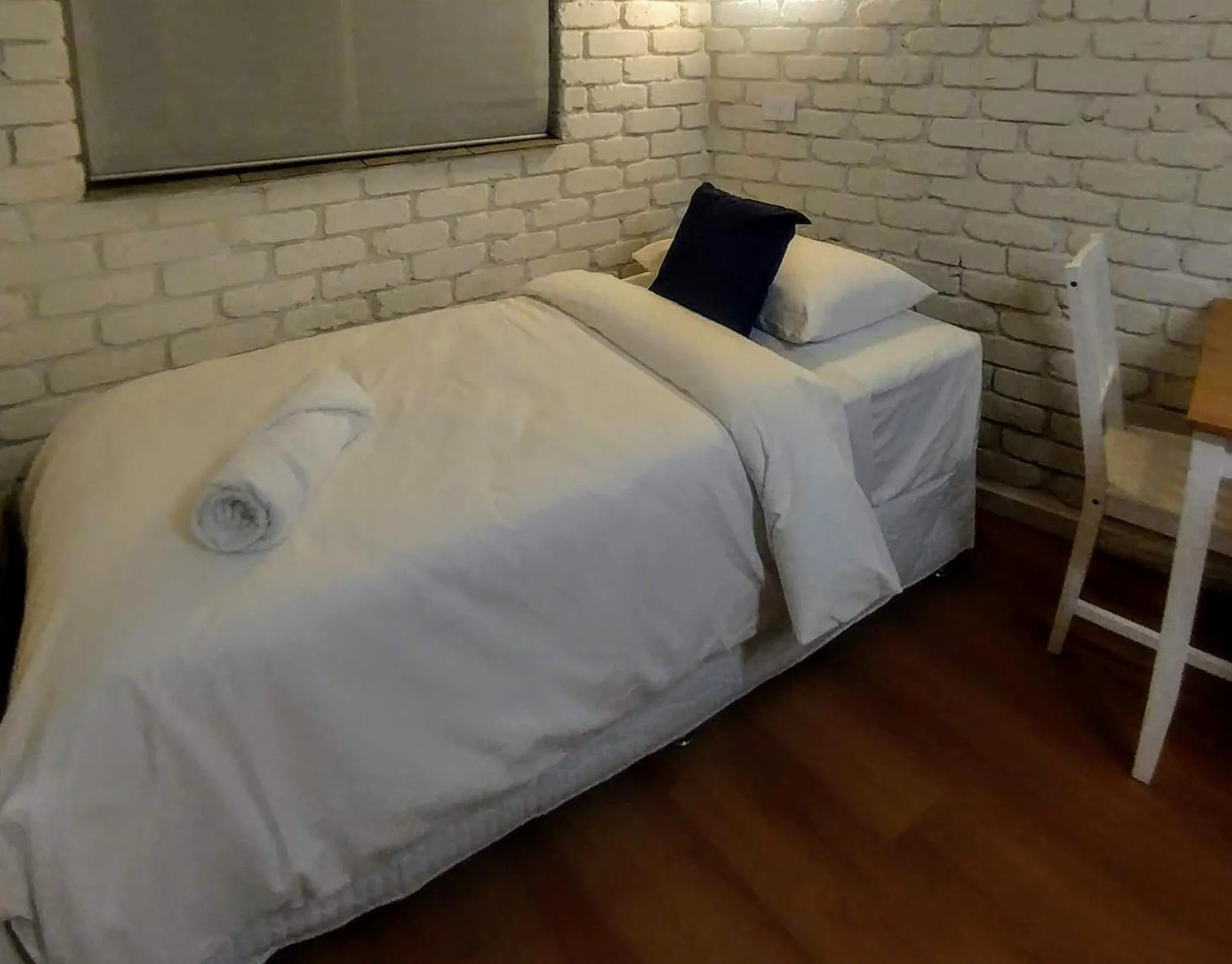 Bed in Bay House Motel