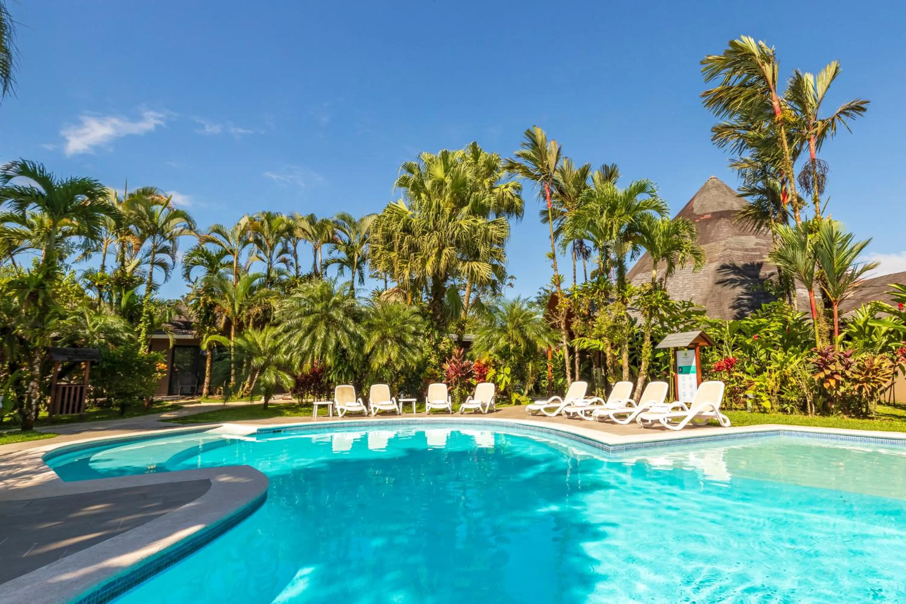 Swimming pool in Hotel Lavas Tacotal