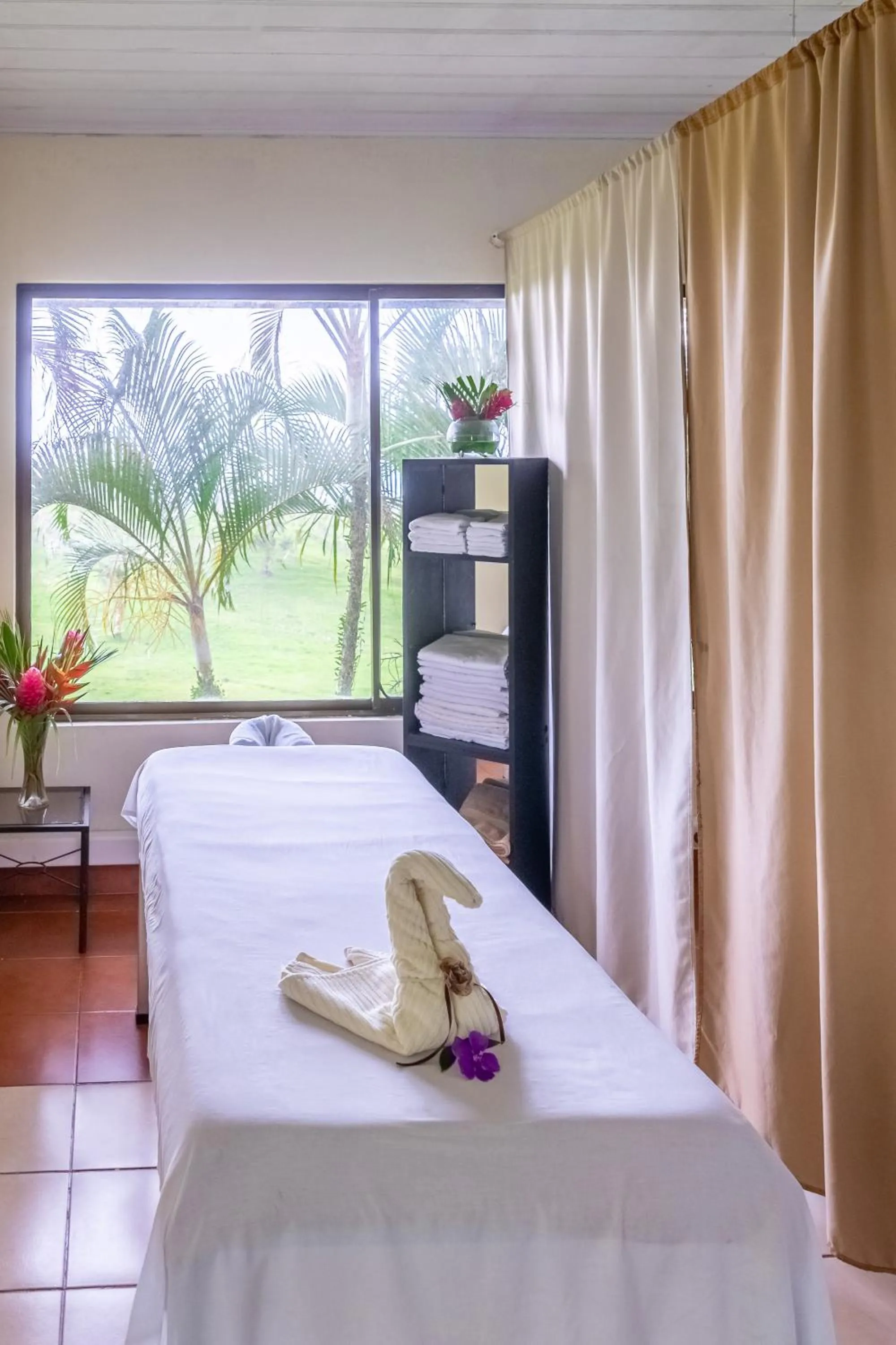 Massage, Bed in Hotel Lavas Tacotal