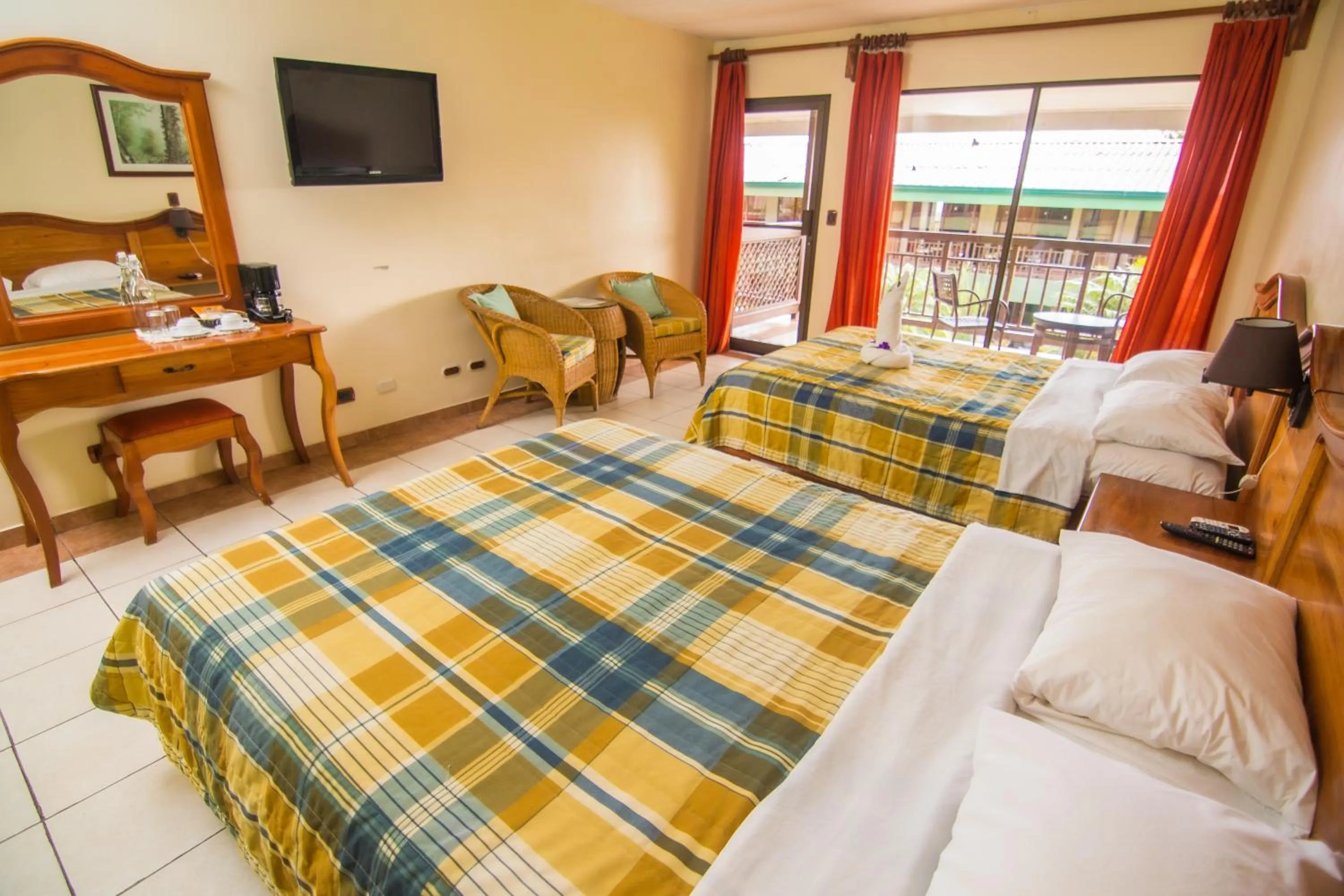 Bathroom, Bed in Hotel Lavas Tacotal
