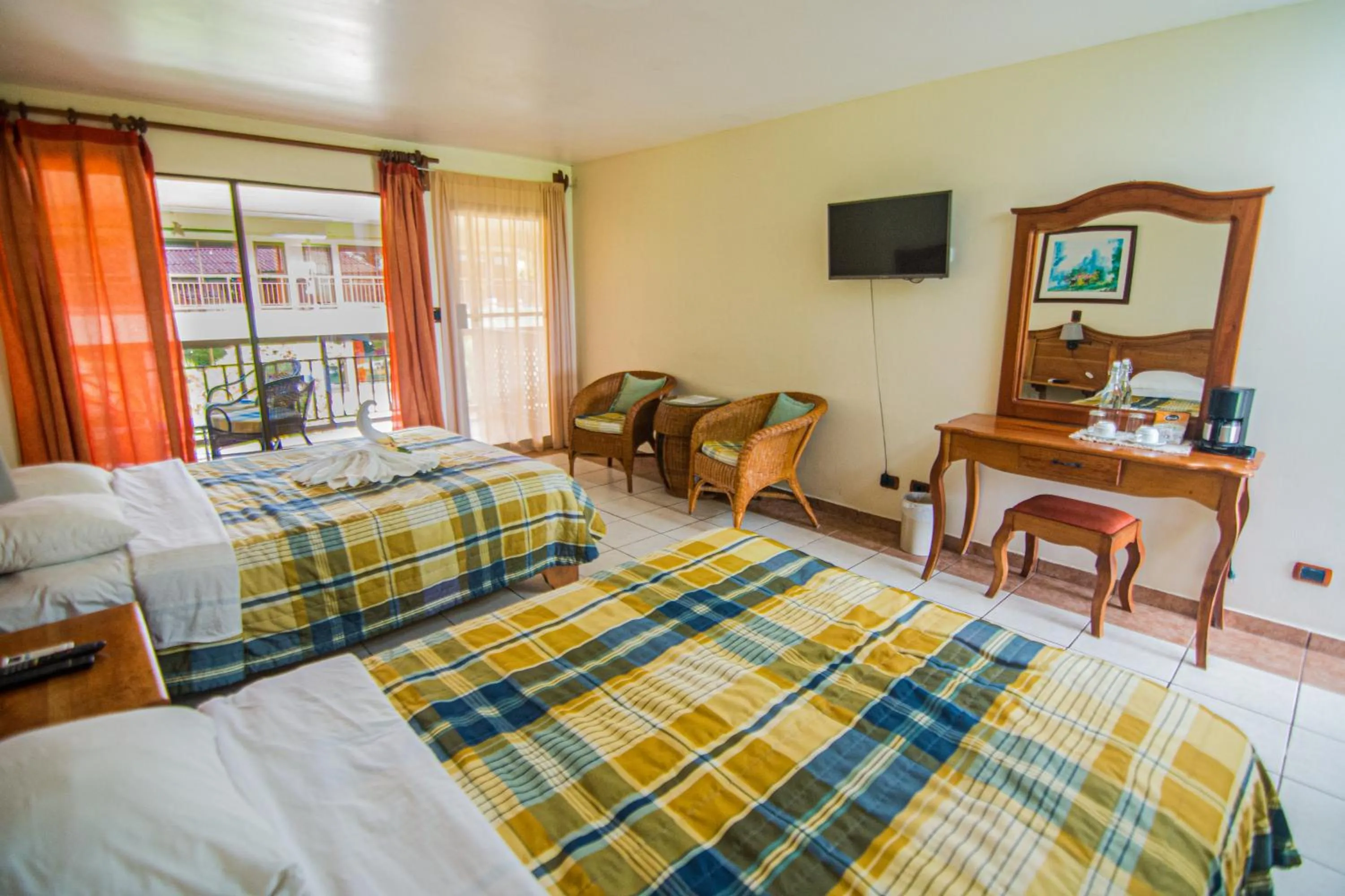 Photo of the whole room, Bed in Hotel Lavas Tacotal