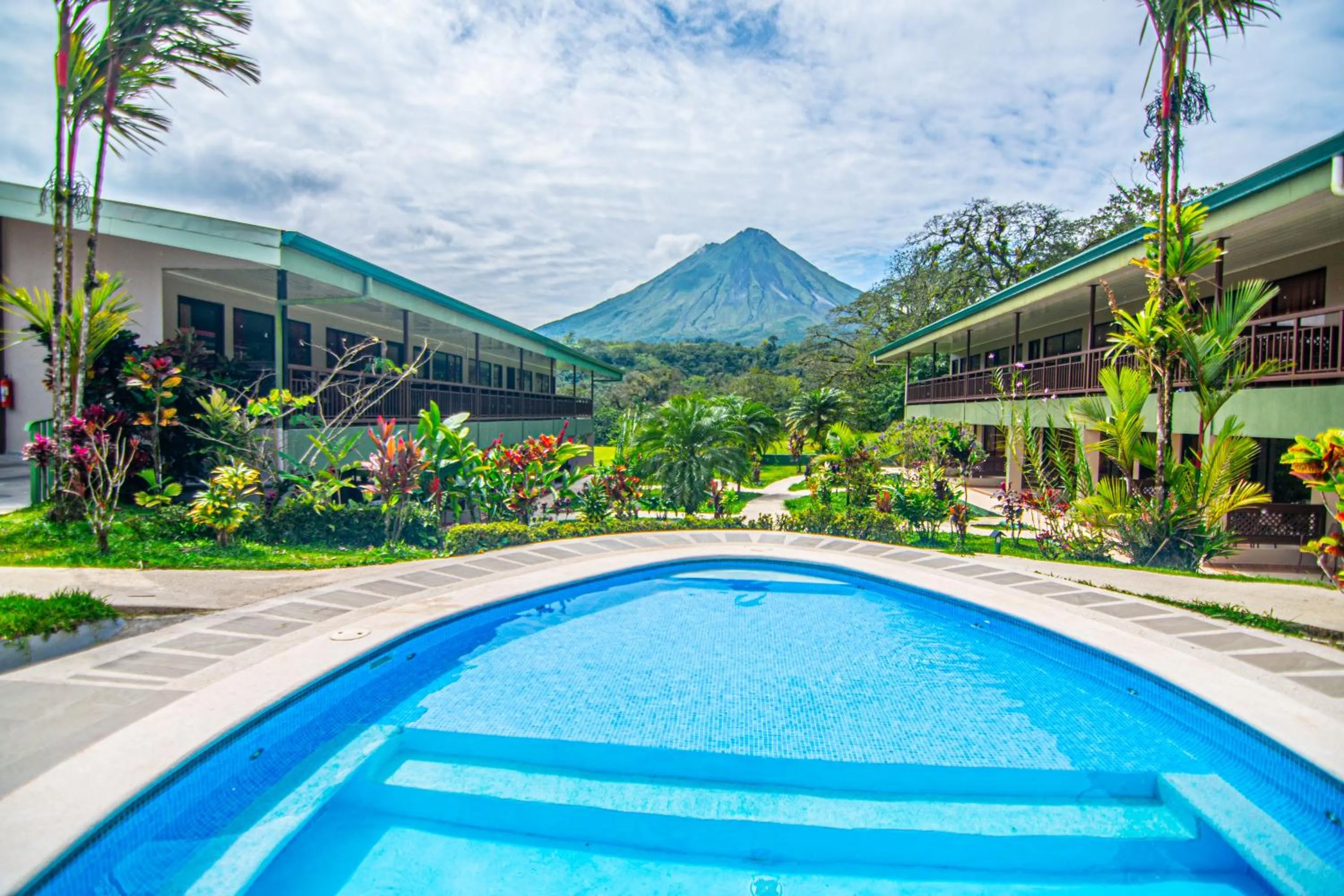 Pool view in Hotel Lavas Tacotal