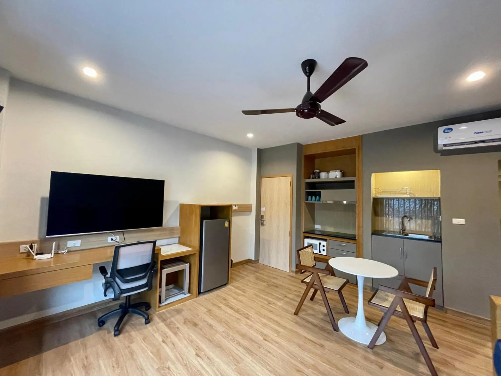 Kitchen or kitchenette in Room Actually Service Apartment