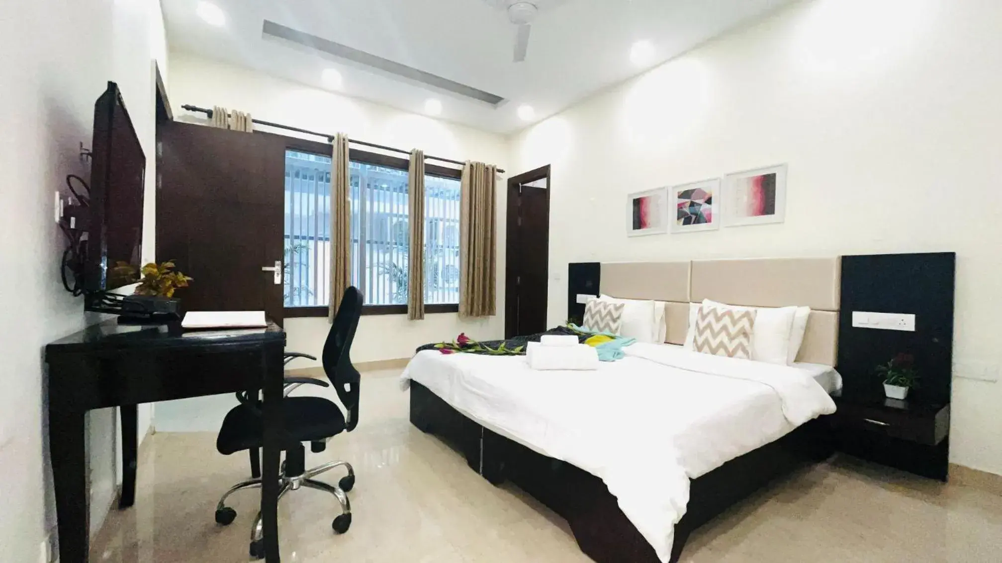 One-Bedroom Apartment in BluO 1BHK - DLF CyberCity, Balcony, Lift, Parking One-Bedroom Apartment in BluO 1BHK - DLF CyberCity, Balcony, Lift, Parking