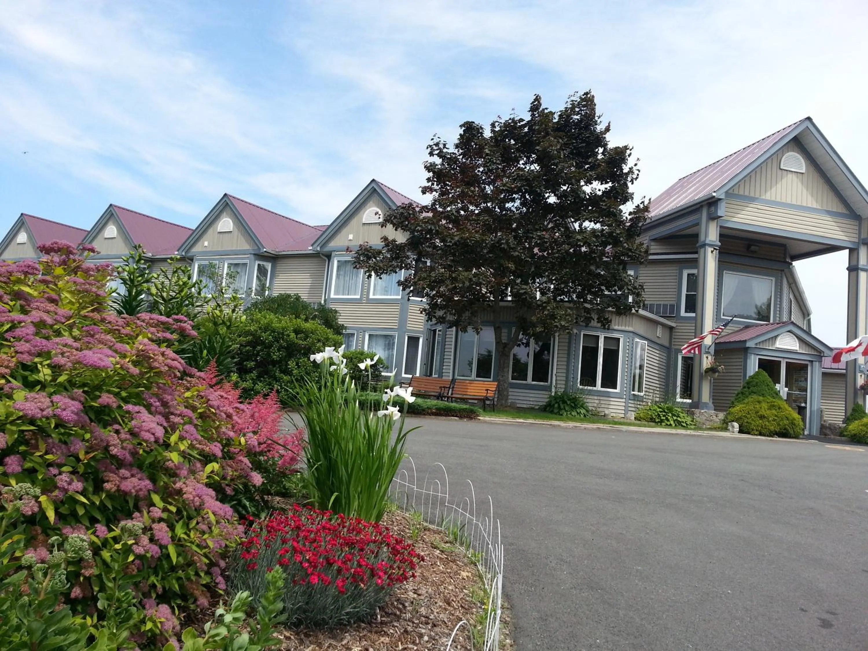 Facade/entrance in Granite Town Hotel