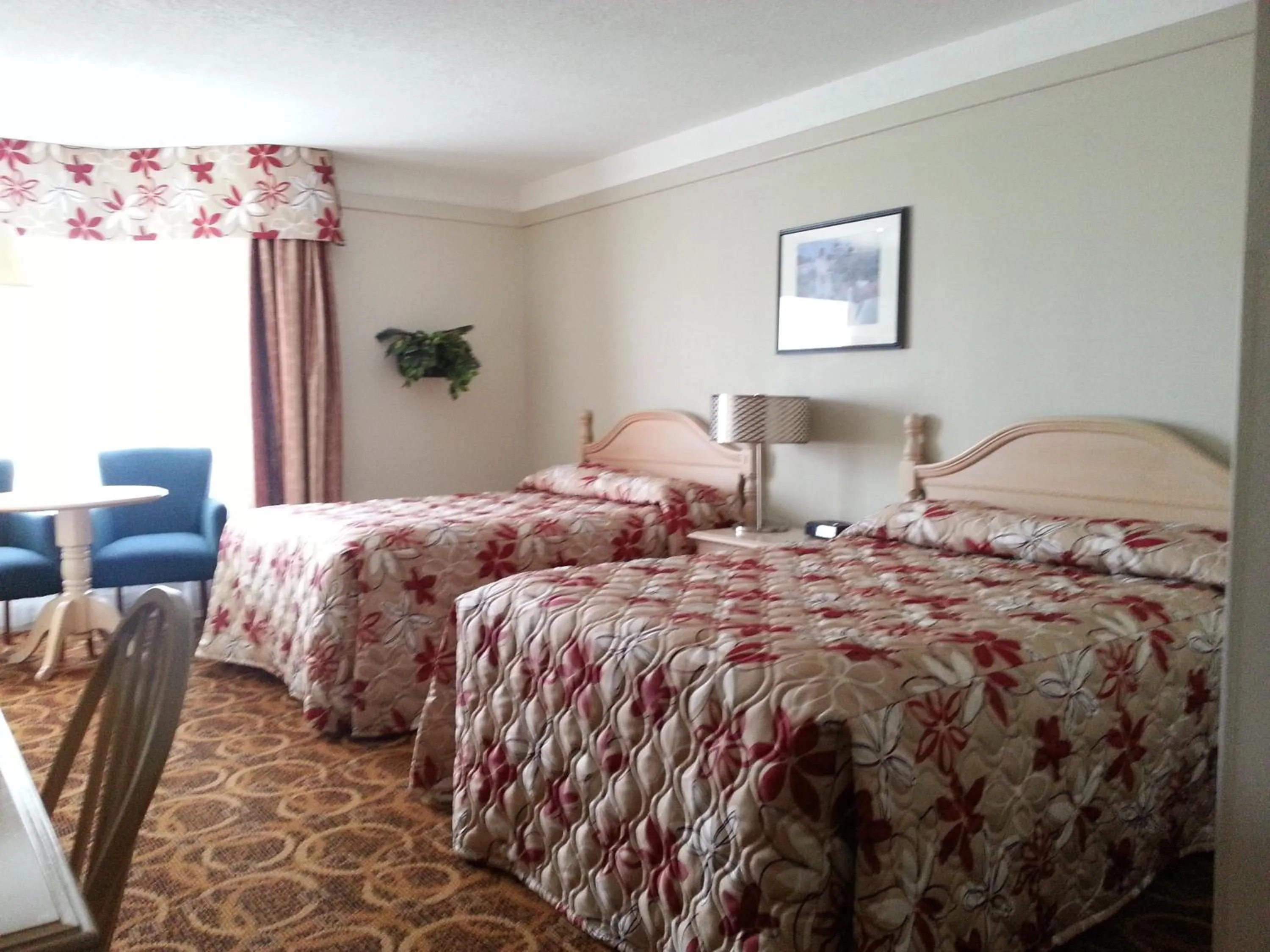 Photo of the whole room, Bed in Granite Town Hotel