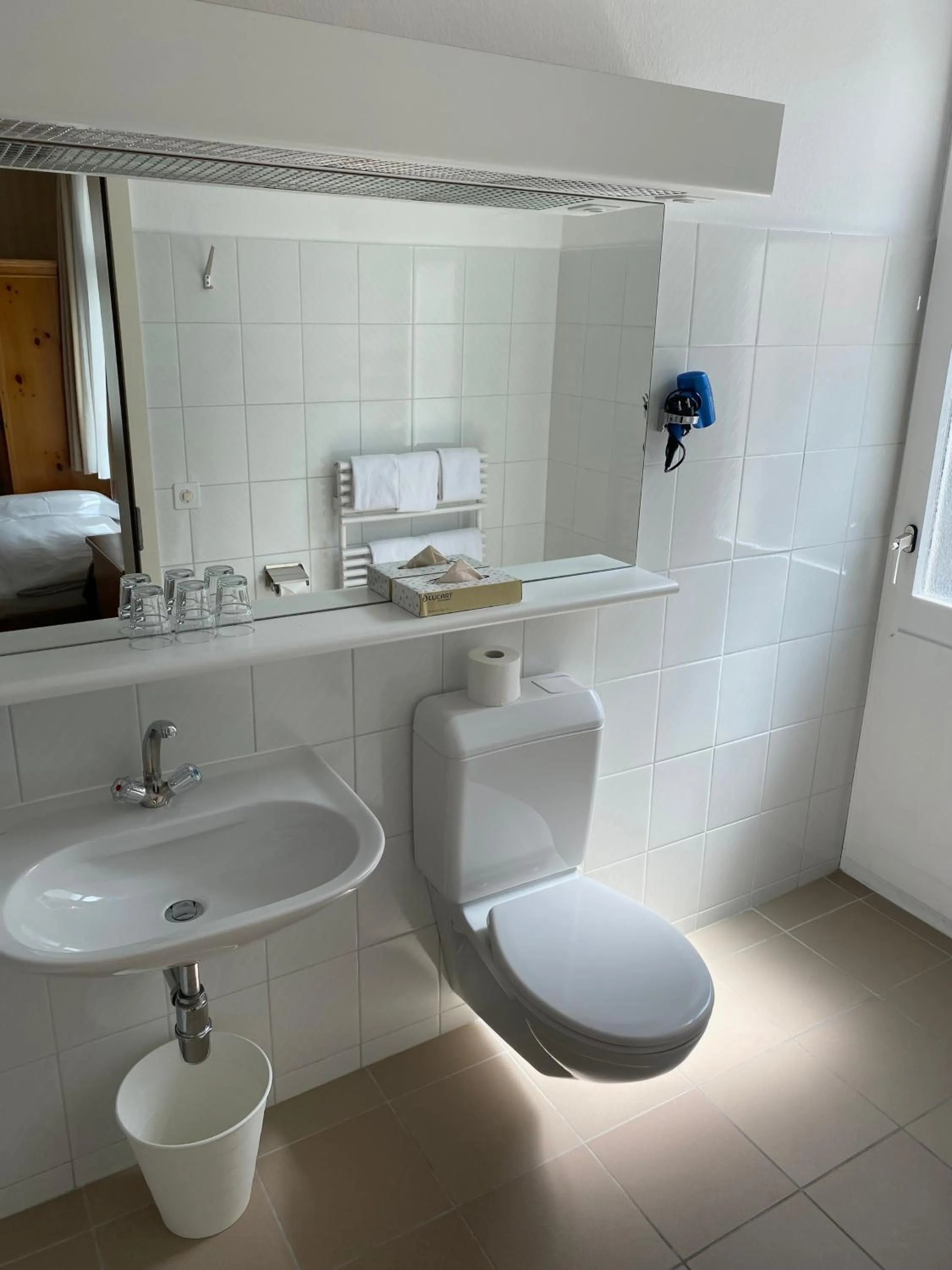 Toilet in Hotel De La Paix