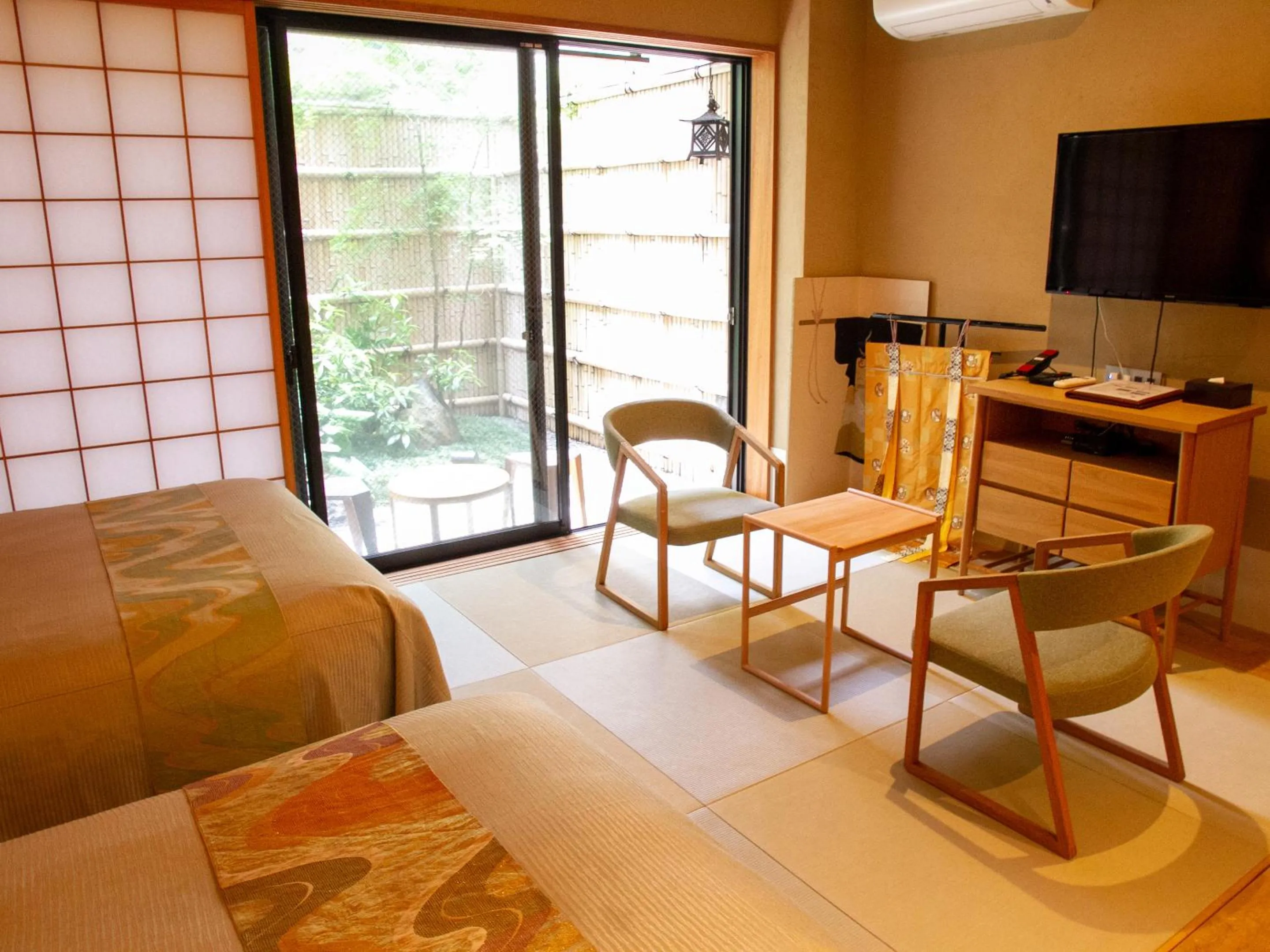 Photo of the whole room in Hotel Rakurakuan