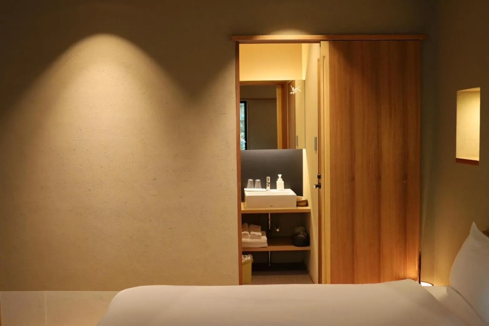 Bed in Hotel Rakurakuan