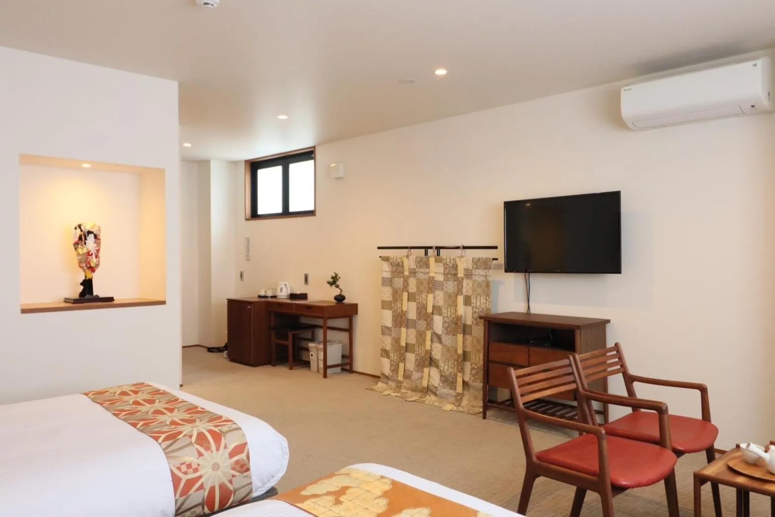 Bed in Hotel Rakurakuan