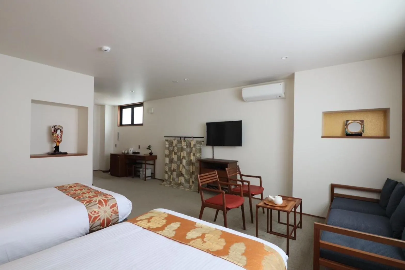 Bed in Hotel Rakurakuan