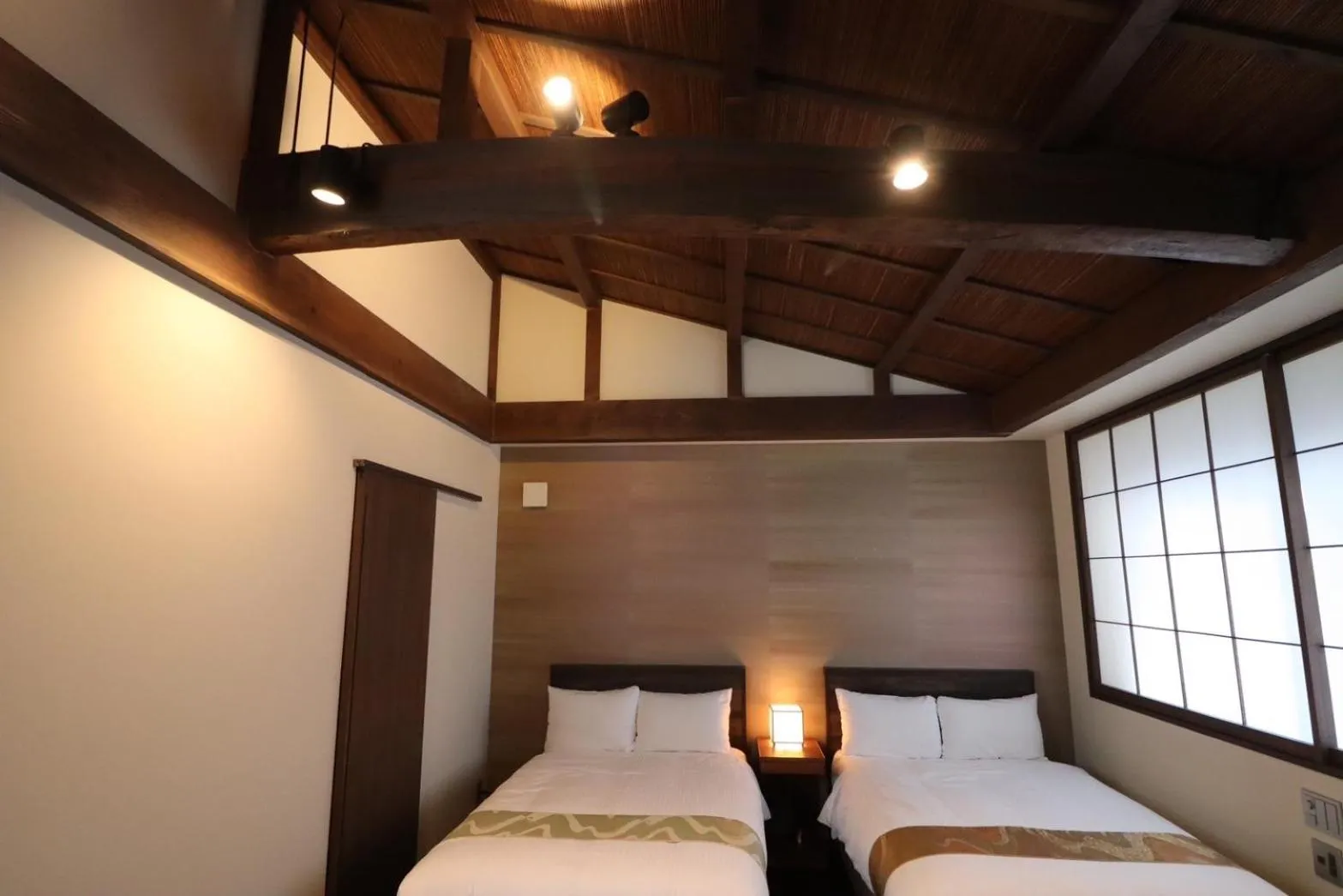 Bed in Hotel Rakurakuan