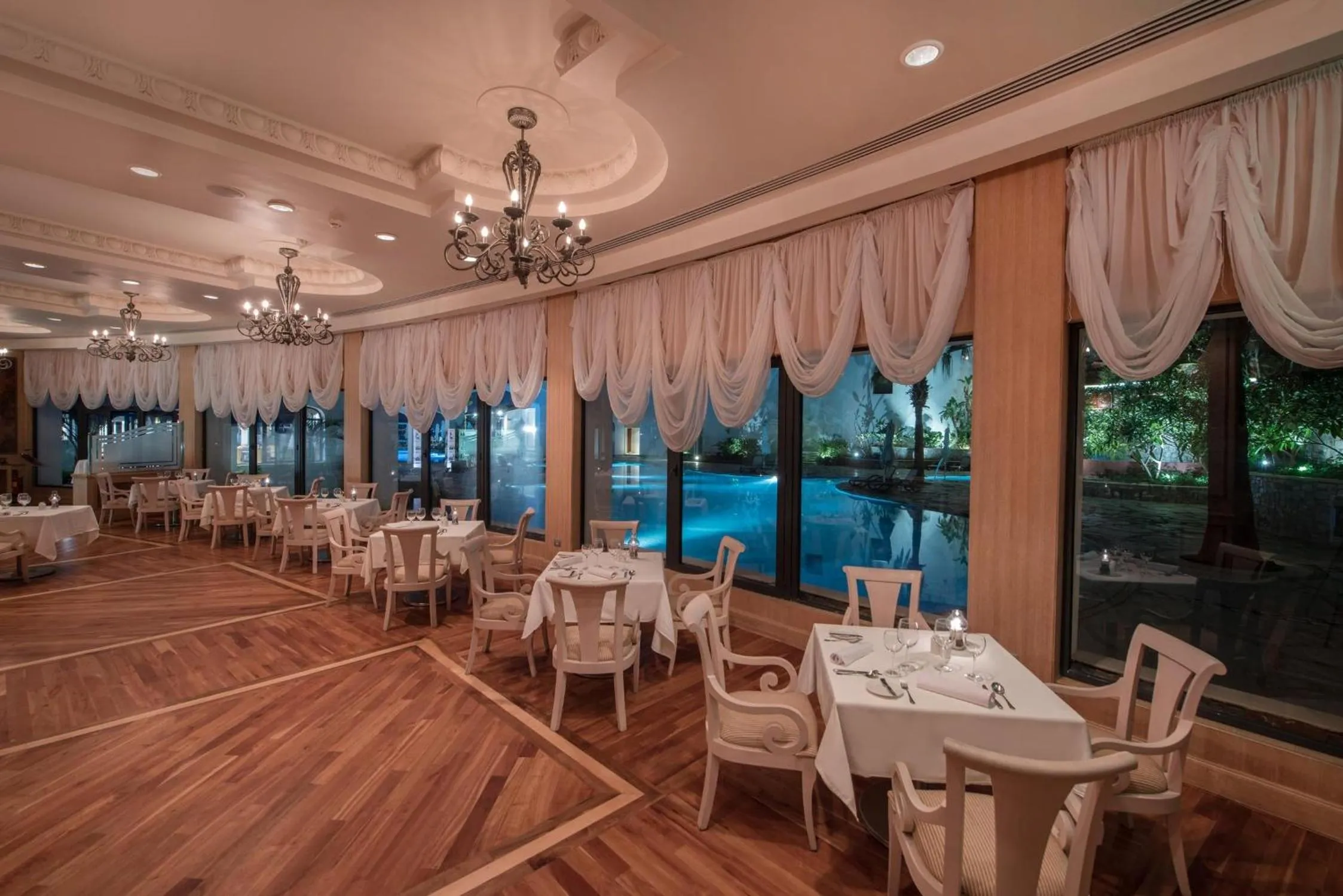 Restaurant/places to eat in Reef Oasis Blue Bay Resort & Spa