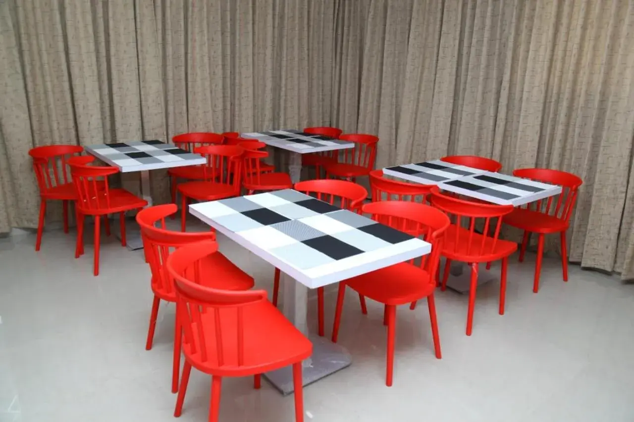 Breakfast in century courtyard Breakfast in century courtyard