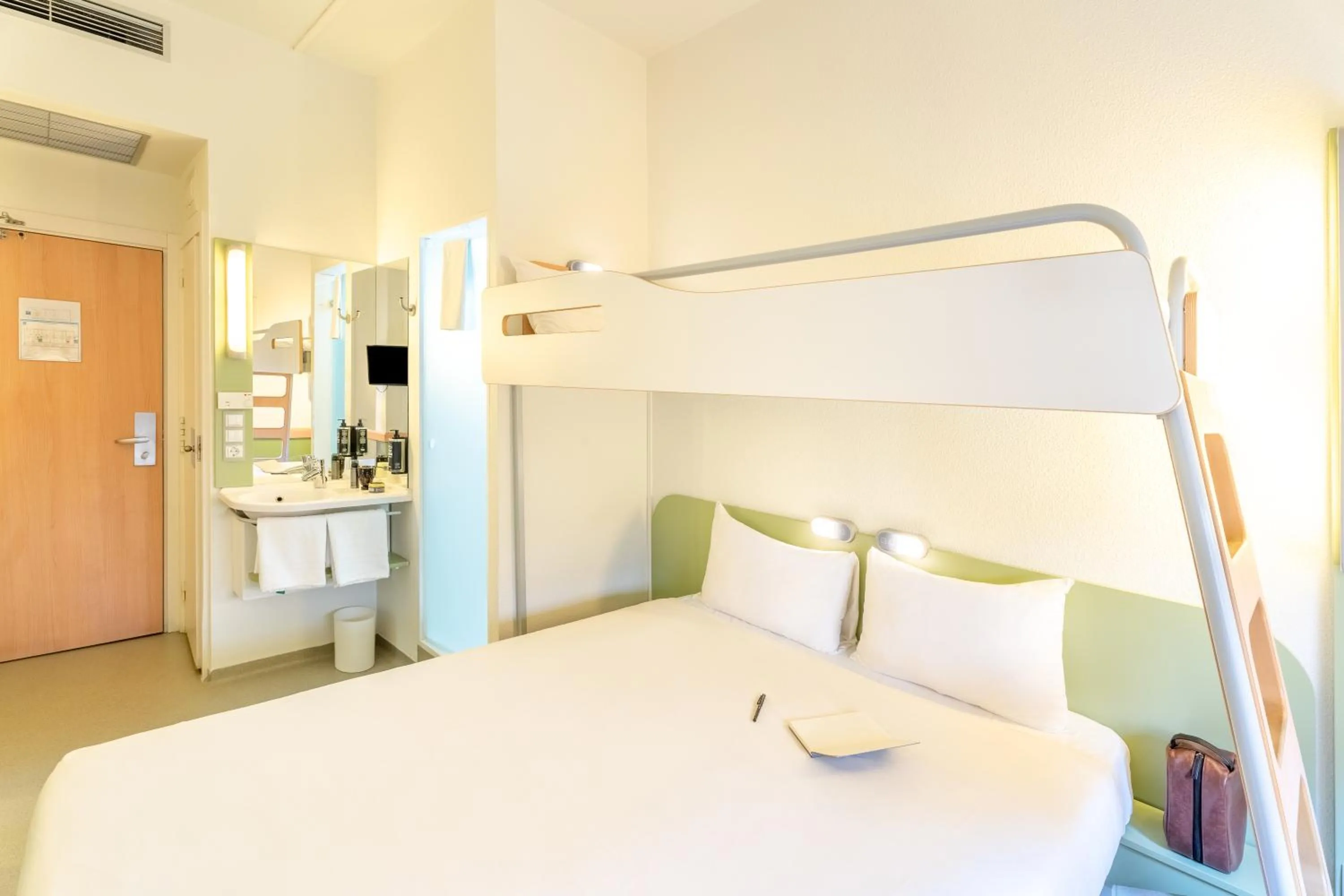 Bed in Ibis Budget Madrid Calle Alcalá