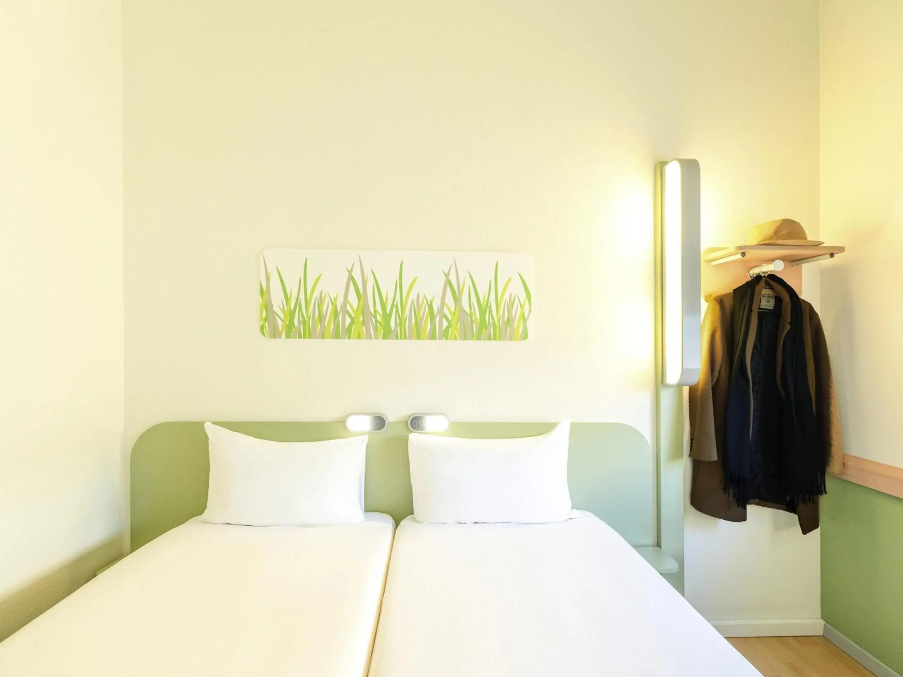 Bedroom, Bed in Ibis Budget Madrid Calle Alcalá Bedroom, Bed in Ibis Budget Madrid Calle Alcalá