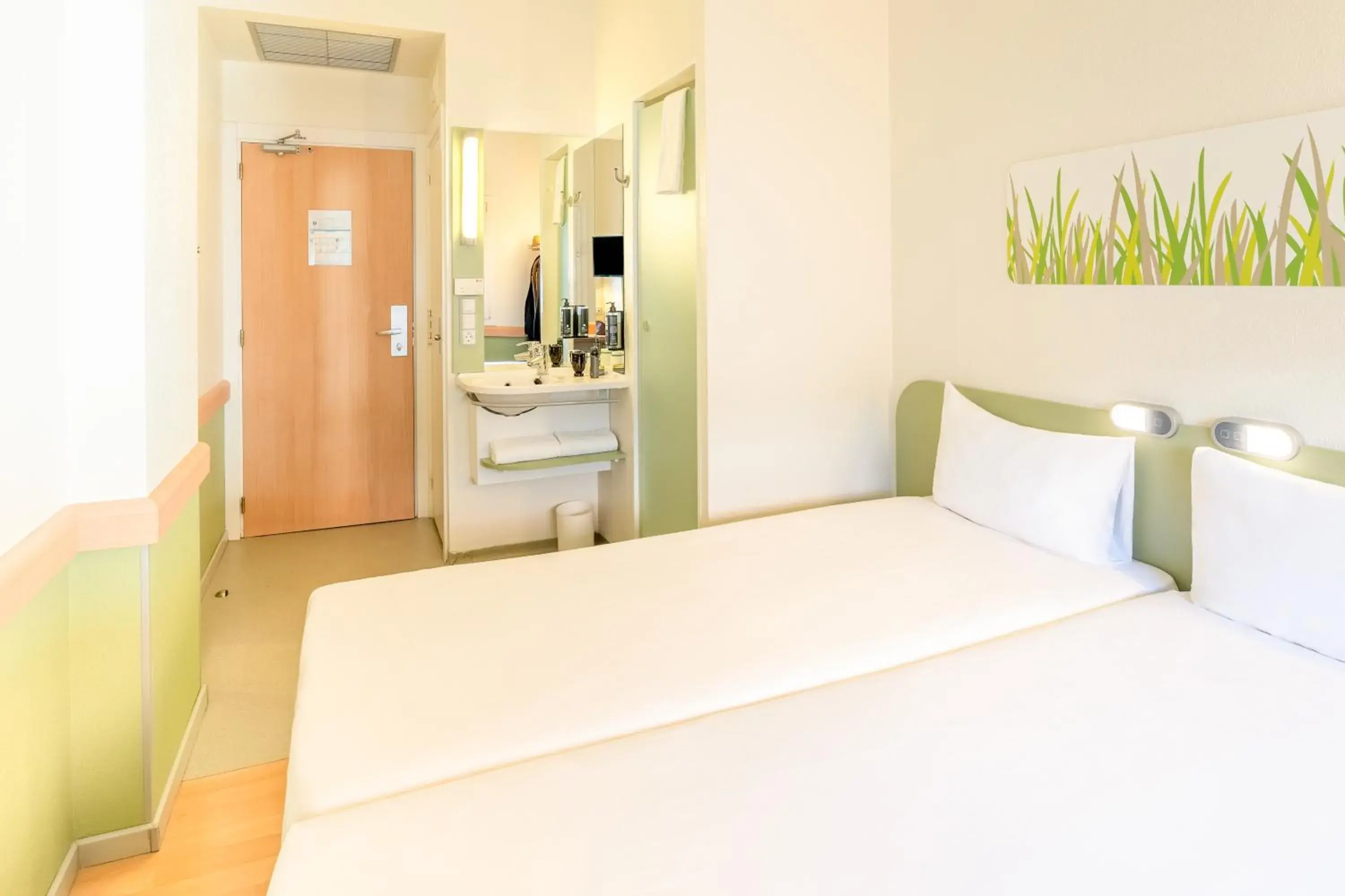 Bed in Ibis Budget Madrid Calle Alcalá Bed in Ibis Budget Madrid Calle Alcalá