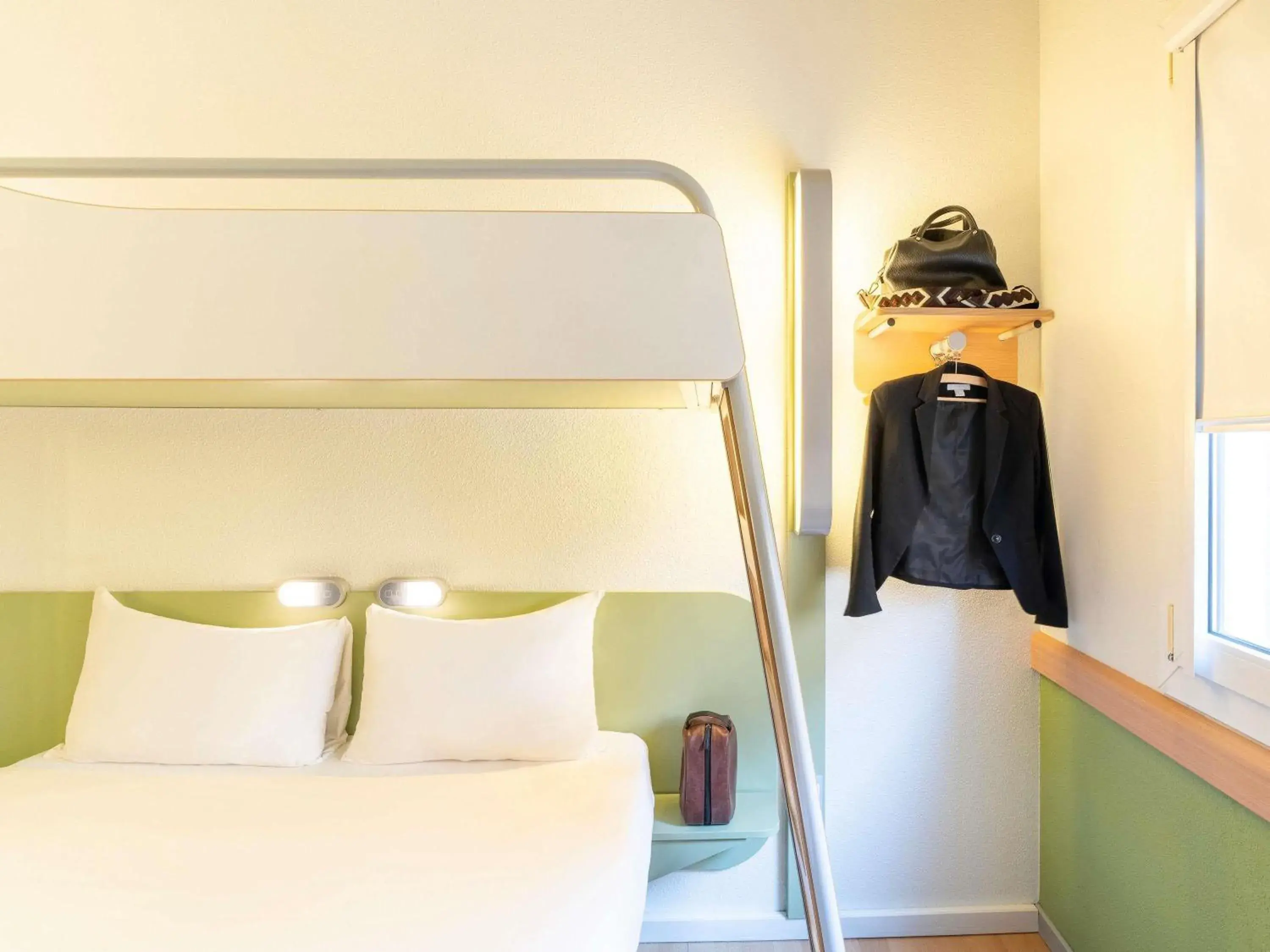 Bedroom, Bed in Ibis Budget Madrid Calle Alcalá Bedroom, Bed in Ibis Budget Madrid Calle Alcalá