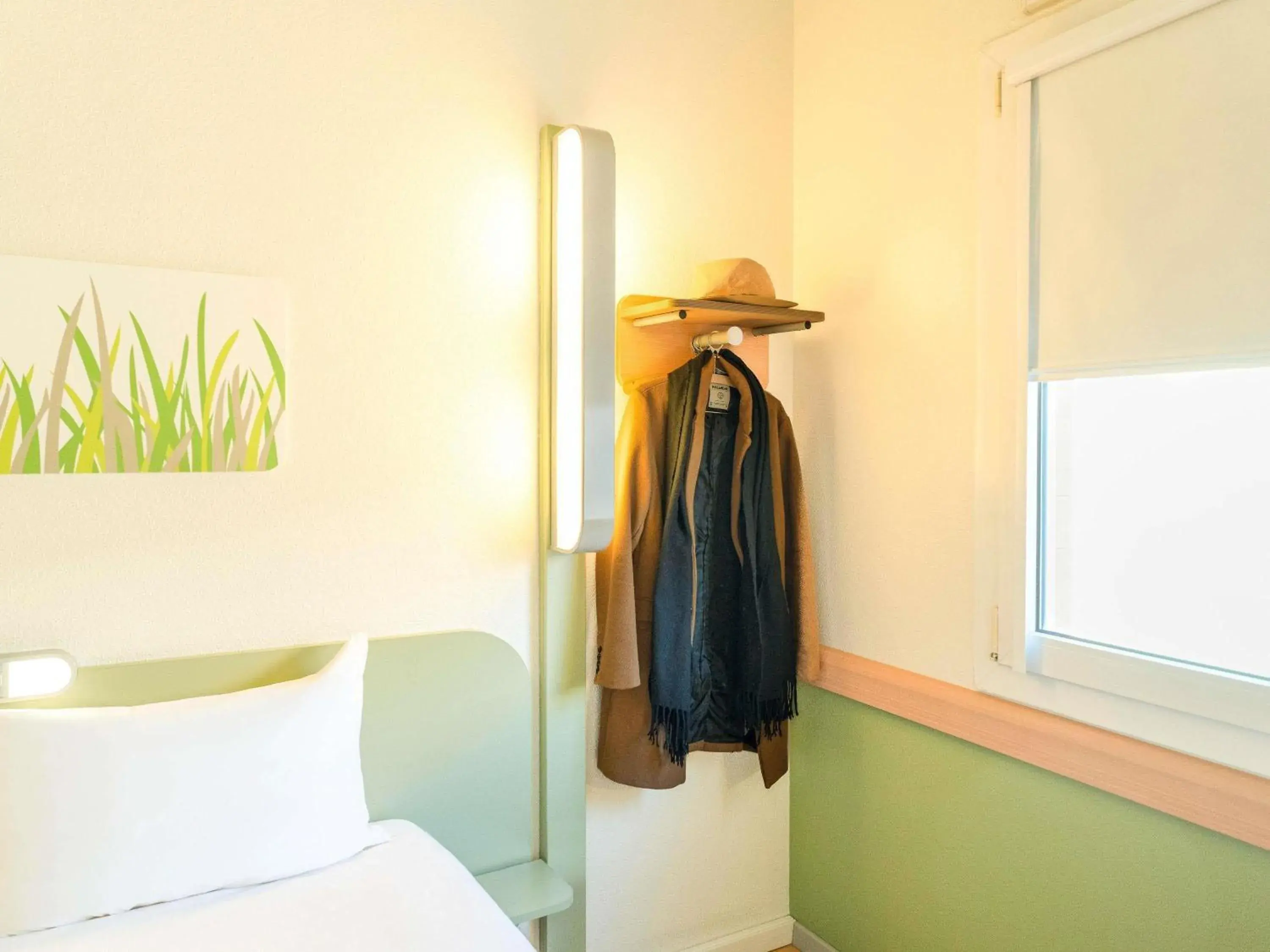 Bedroom, Bed in Ibis Budget Madrid Calle Alcalá Bedroom, Bed in Ibis Budget Madrid Calle Alcalá