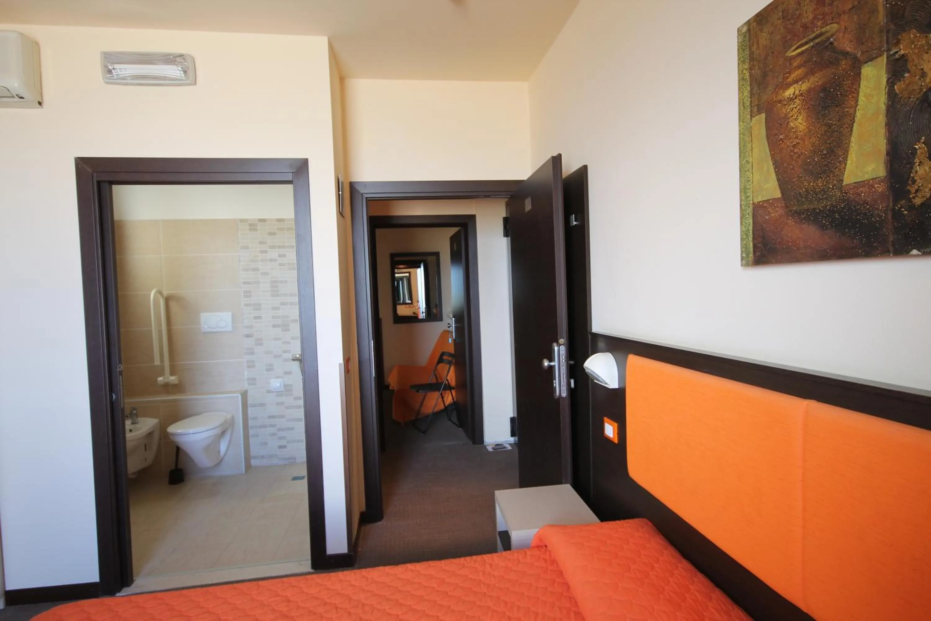 Bathroom, Bed in Hotel Belvedere Spiaggia