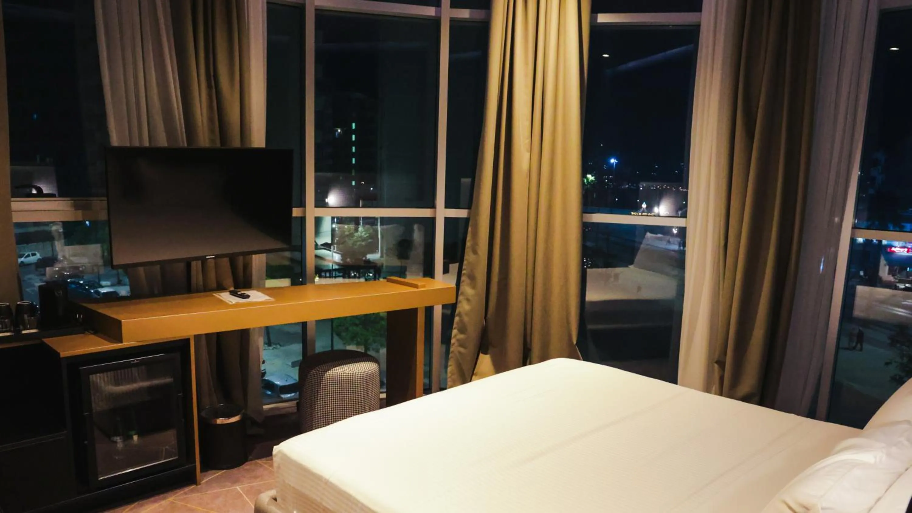 Communal lounge/ TV room, Bed in The Central View Boutique Hotel