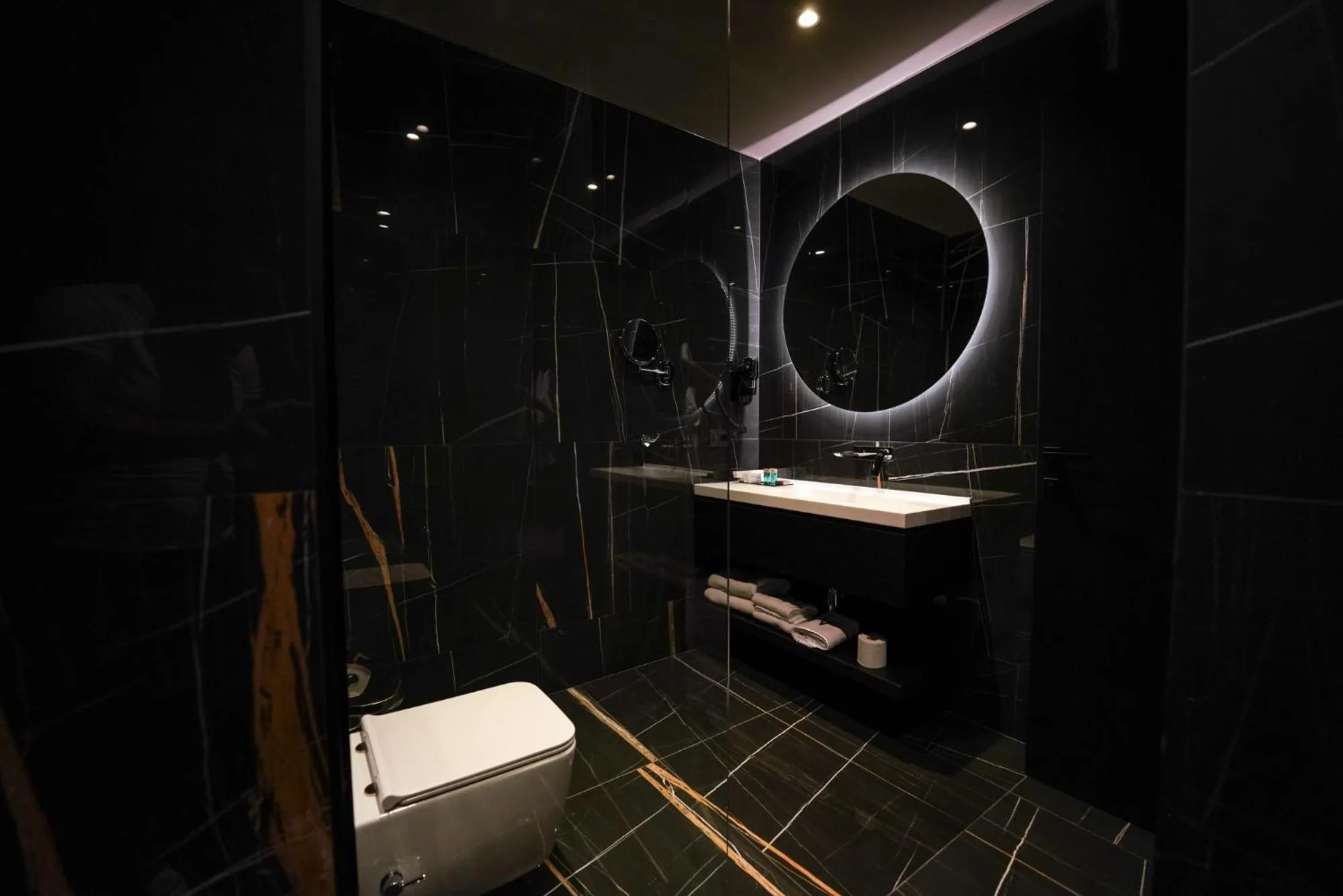 Shower in The Central View Boutique Hotel