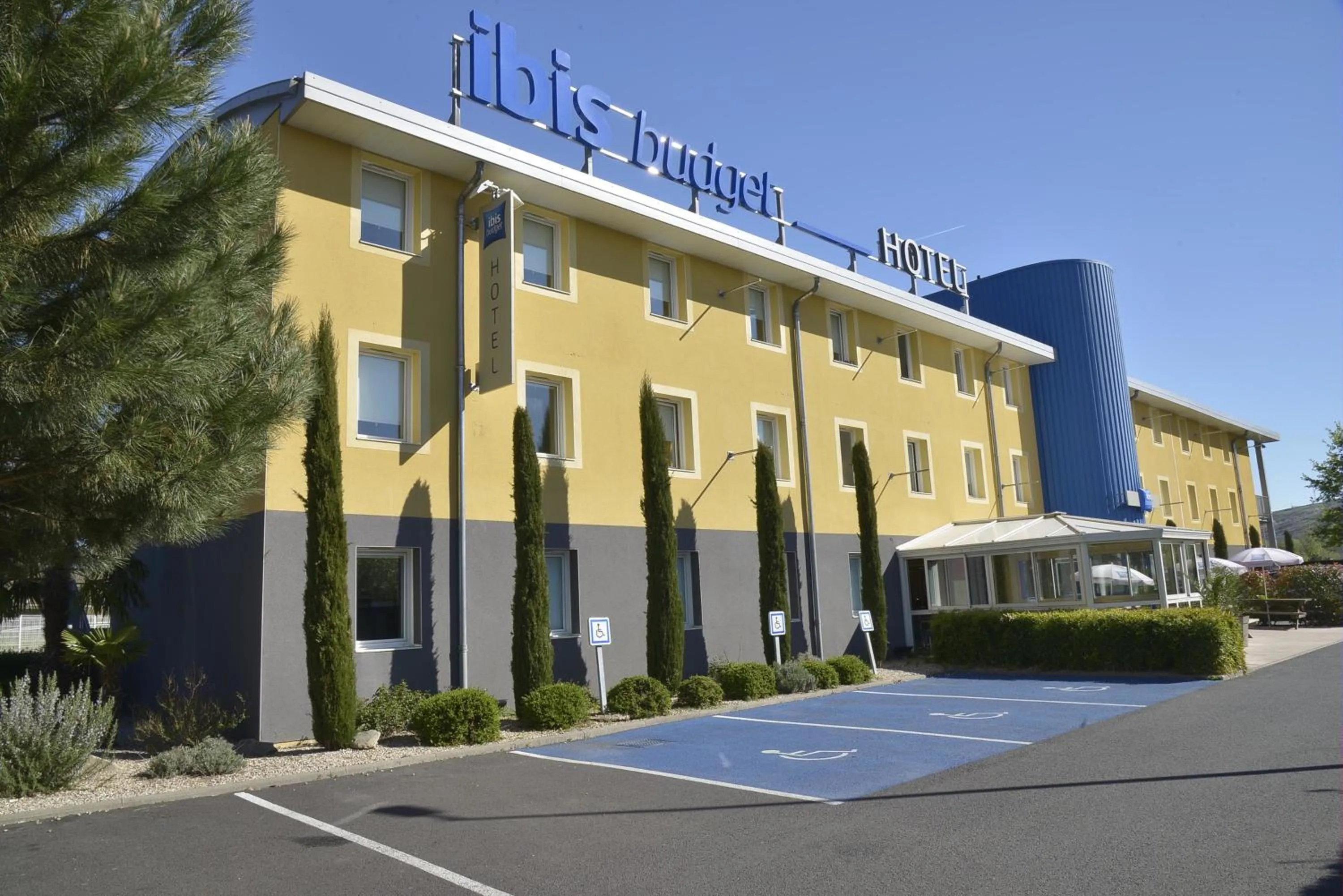 Facade/entrance in ibis budget Issoire
