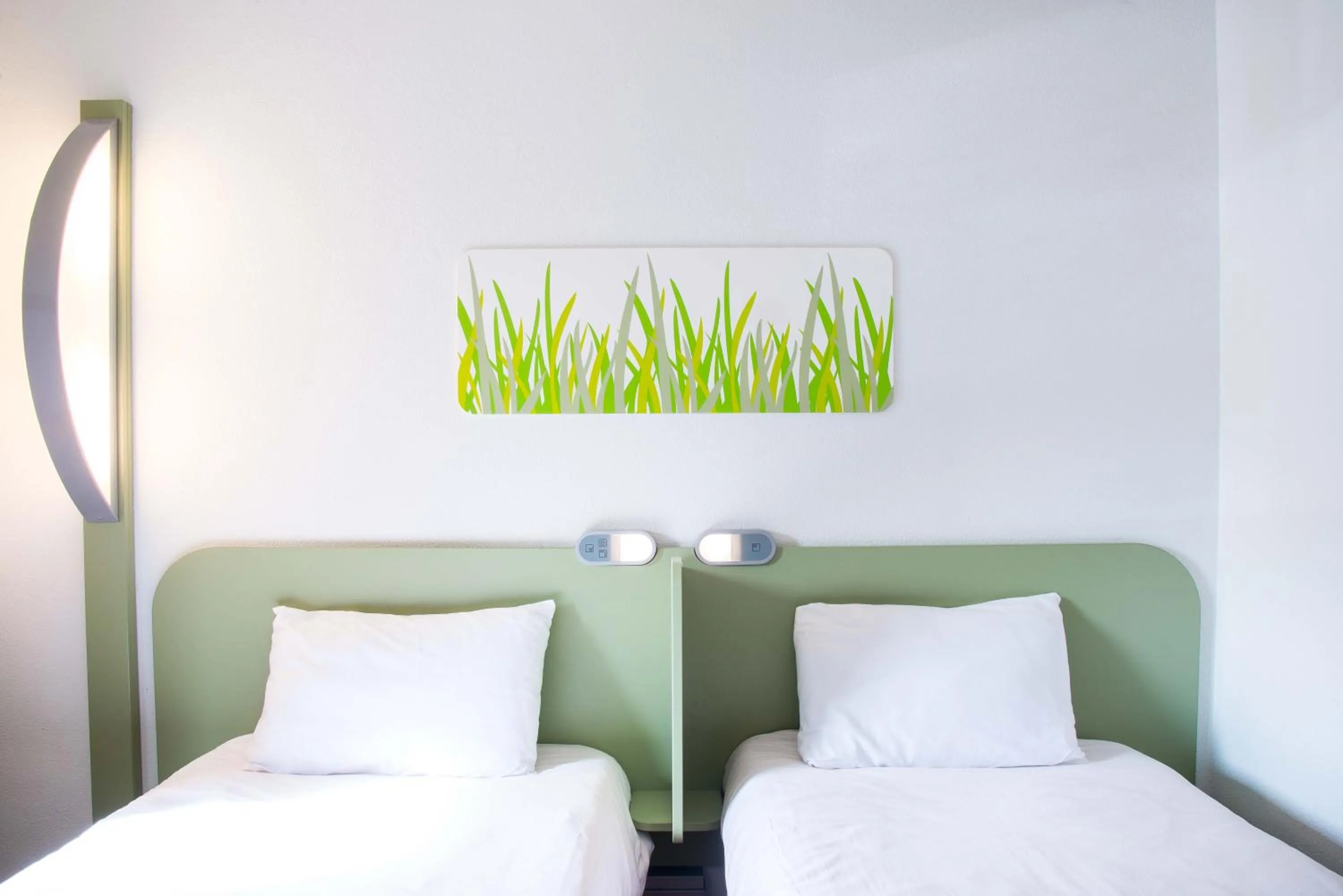 Photo of the whole room, Bed in ibis budget Issoire