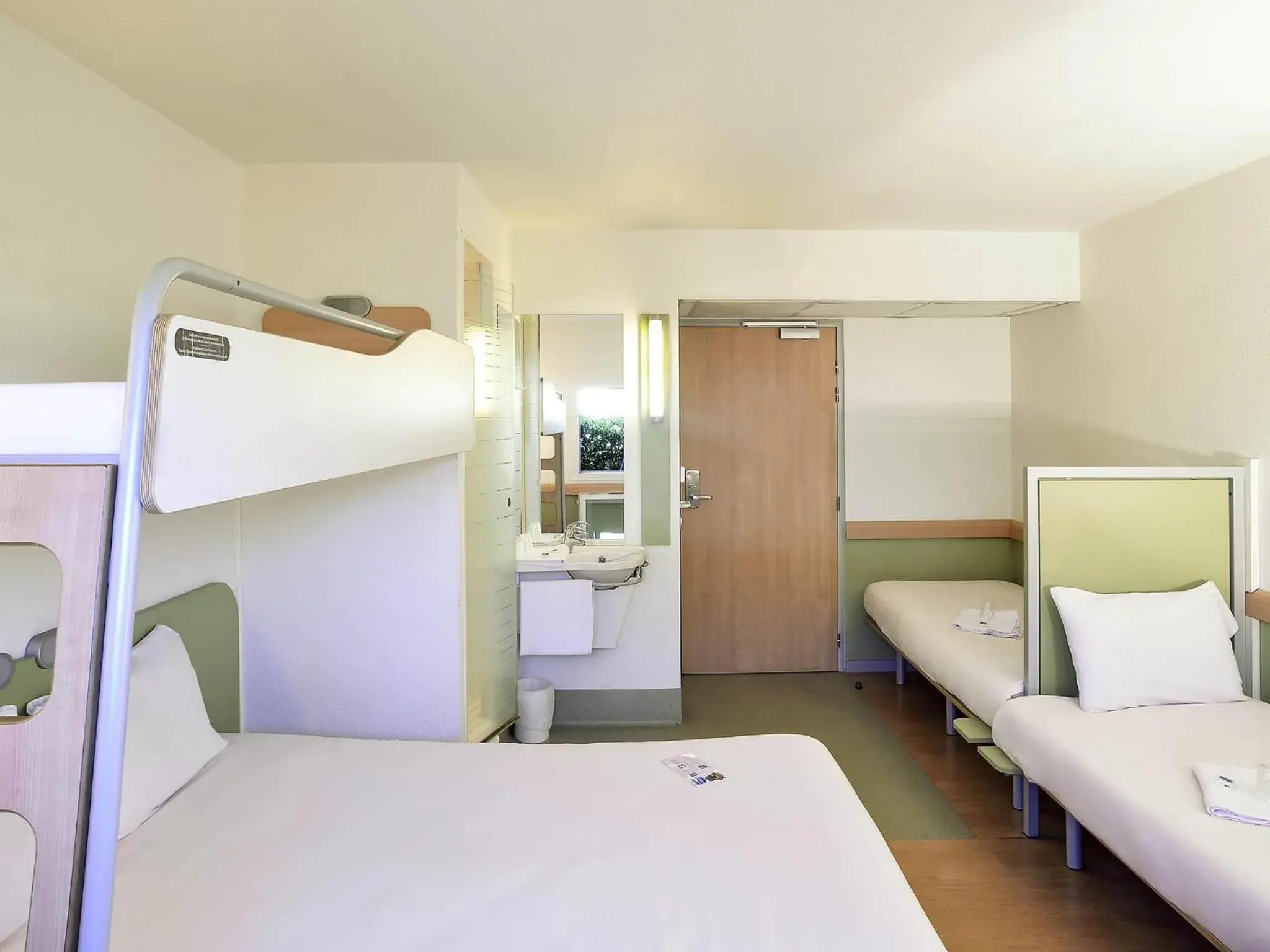 POP Family Room - 5 people in ibis budget Issoire POP Family Room - 5 people in ibis budget Issoire