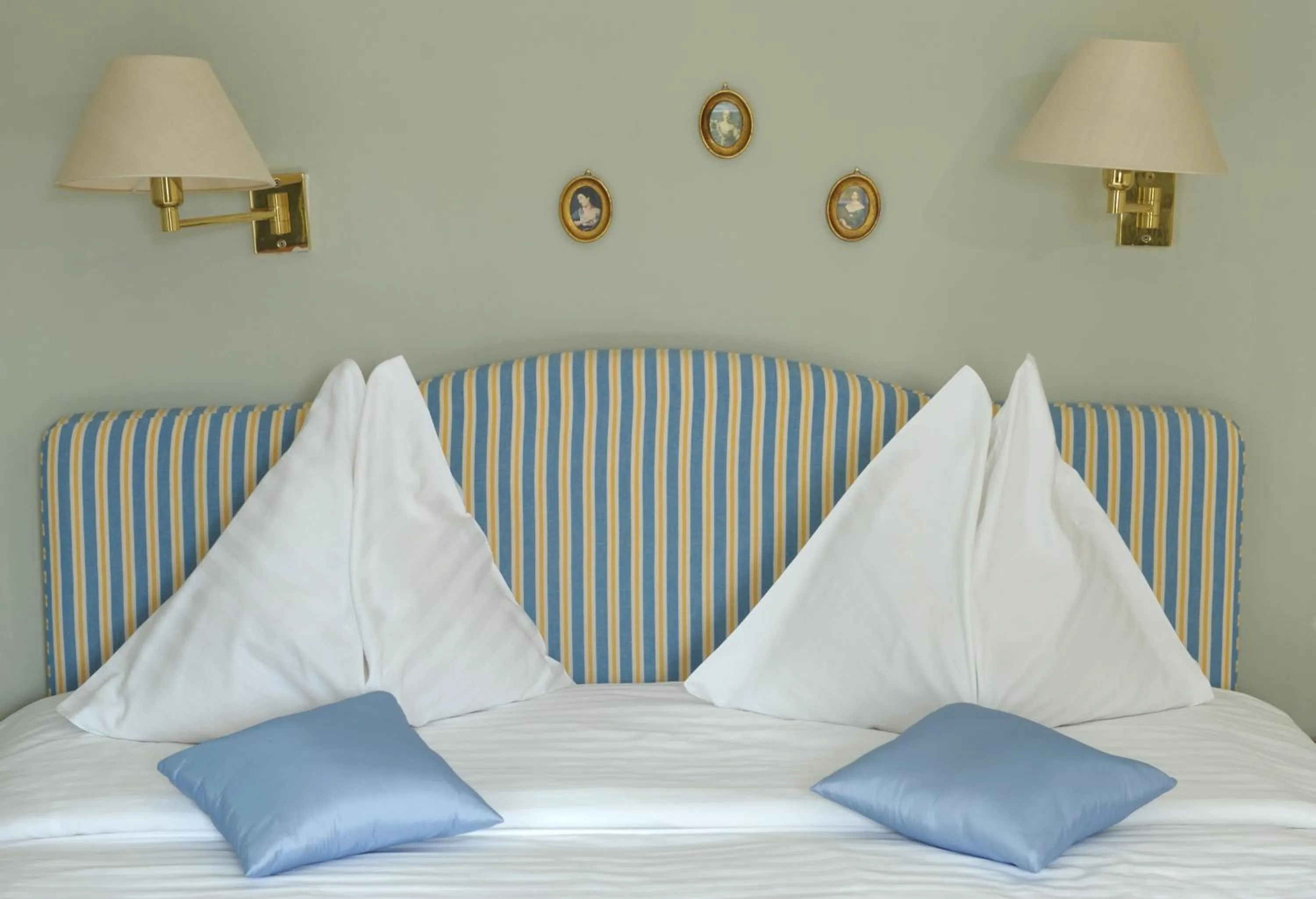 Photo of the whole room, Bed in Hotel Schloss Leonstain