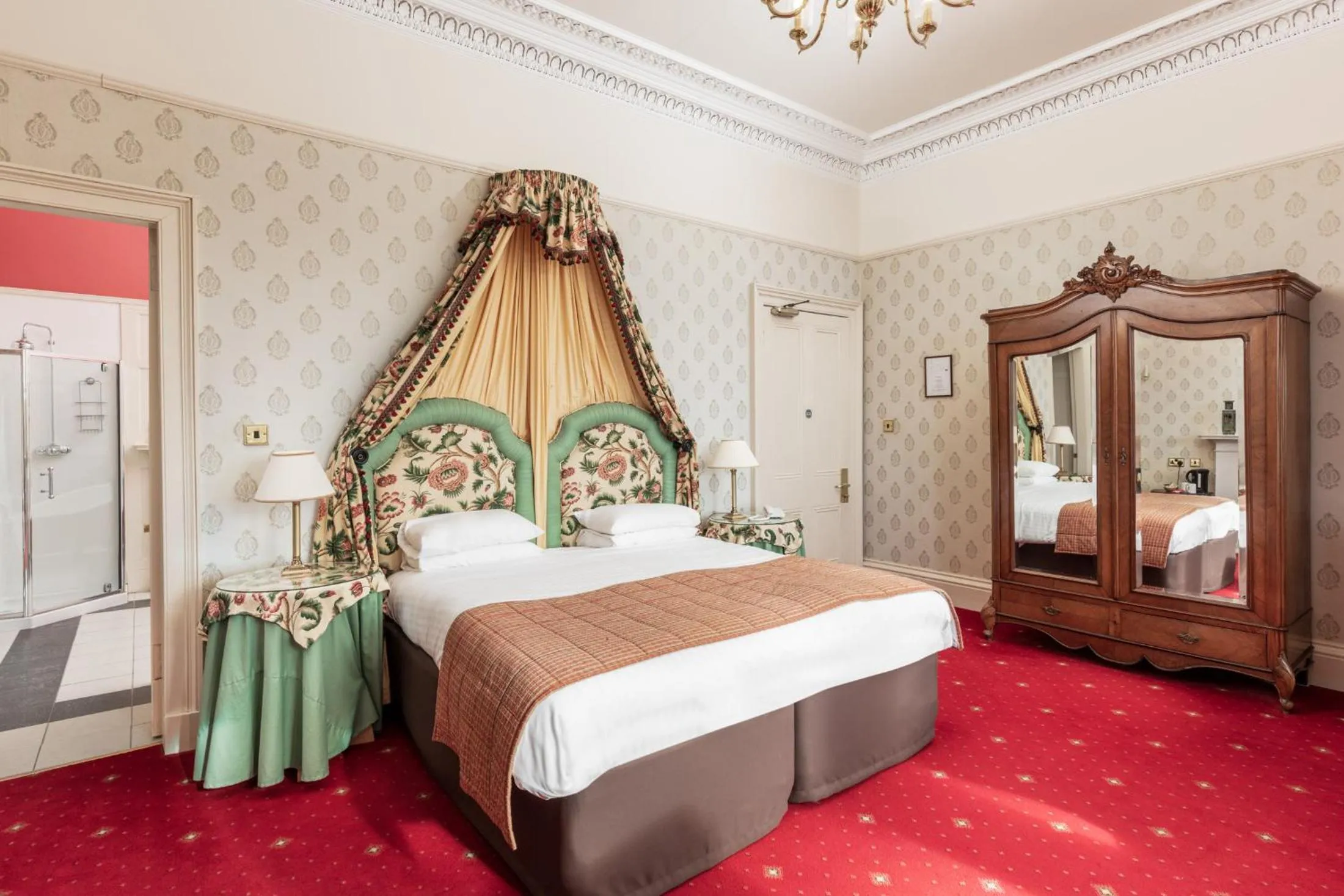 Bedroom, Bed in Fernhill Hotel