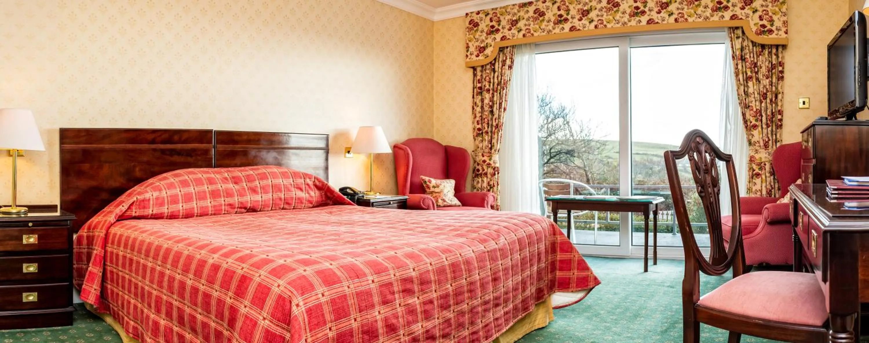 Bedroom, Bed in Fernhill Hotel