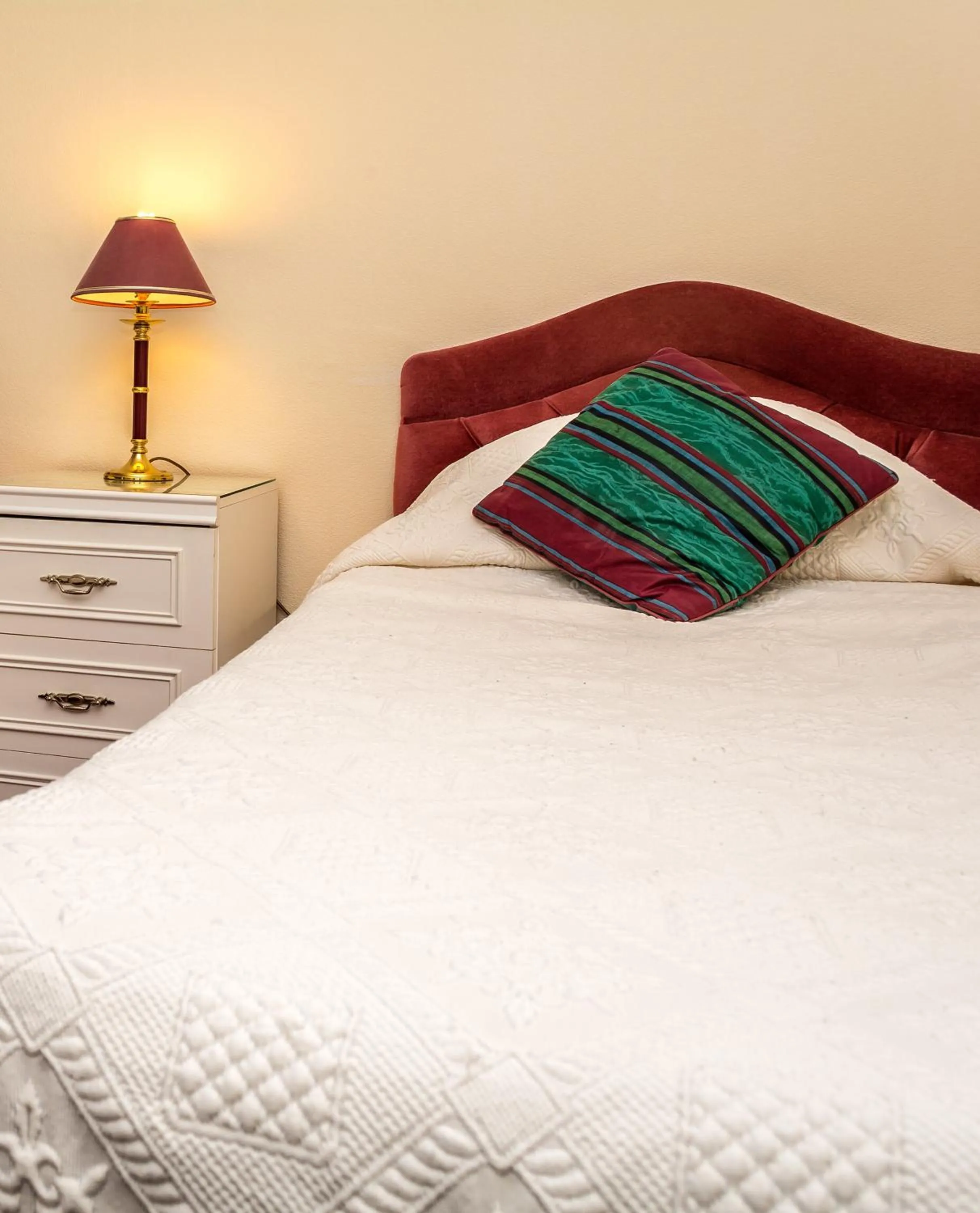 Bedroom, Bed in Fernhill Hotel