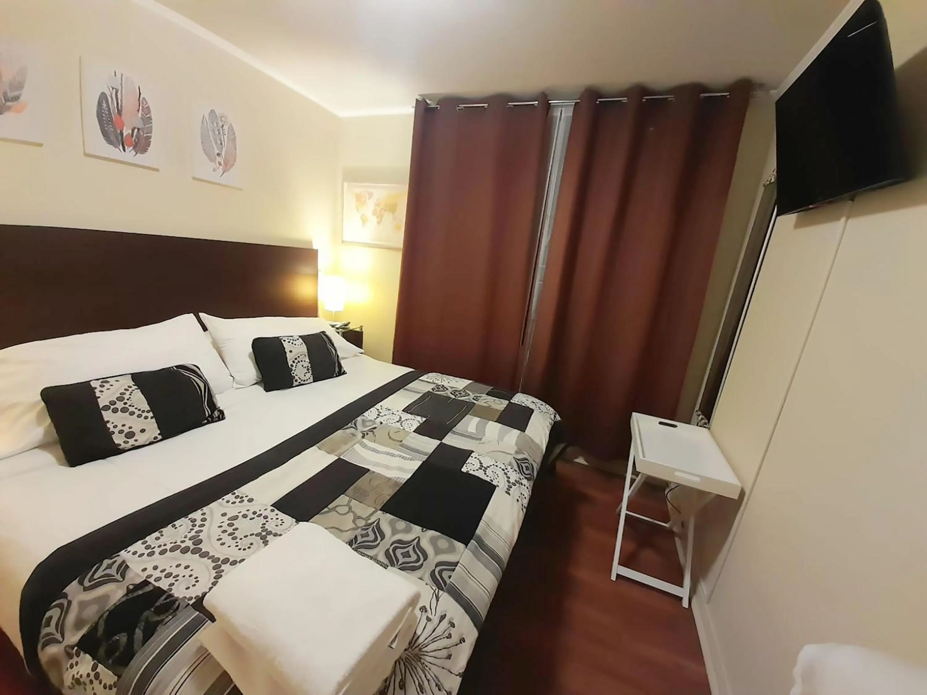 Decorative detail, Bed in VIP Apartments Chile