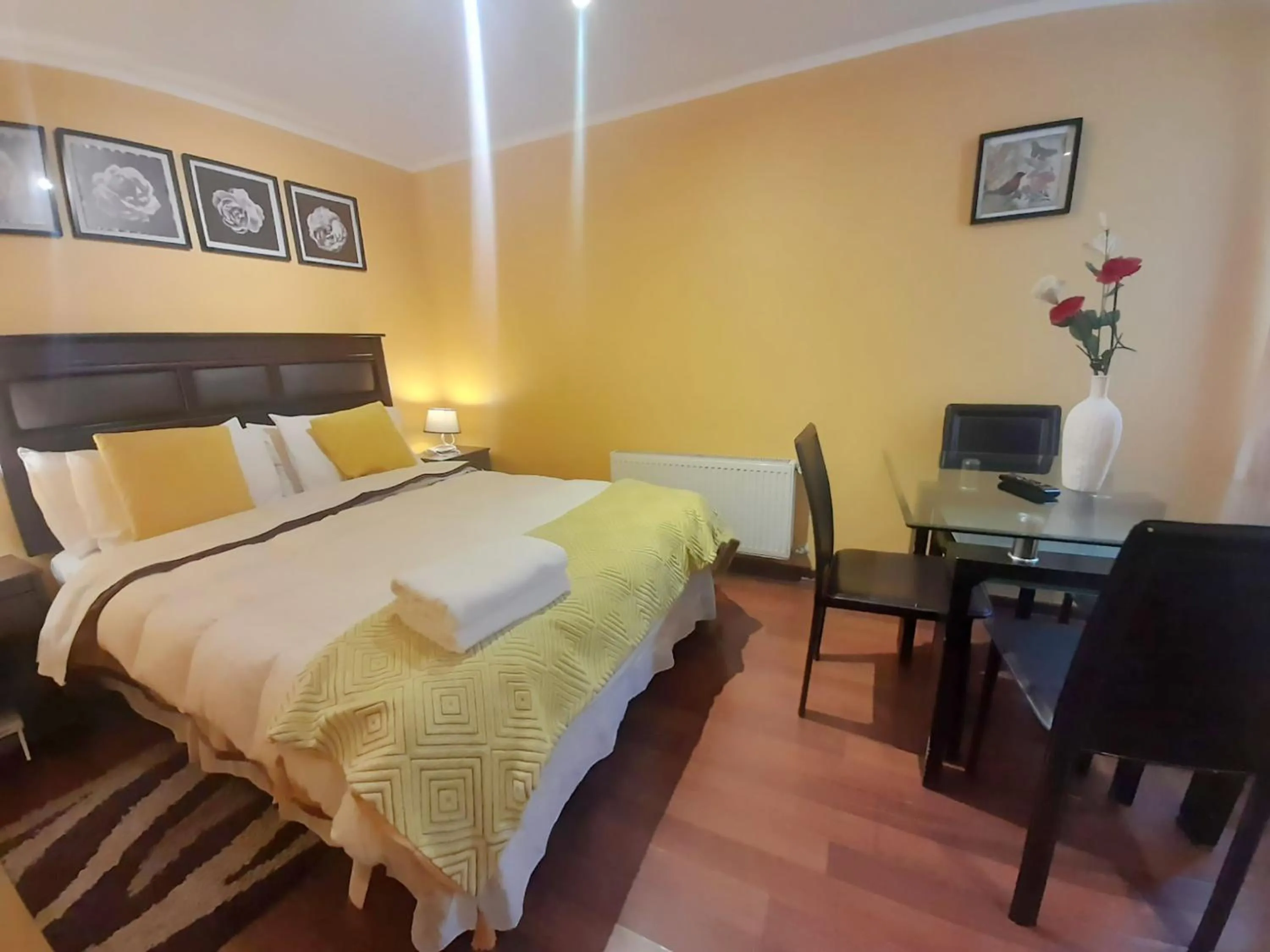 Decorative detail, Bed in VIP Apartments Chile