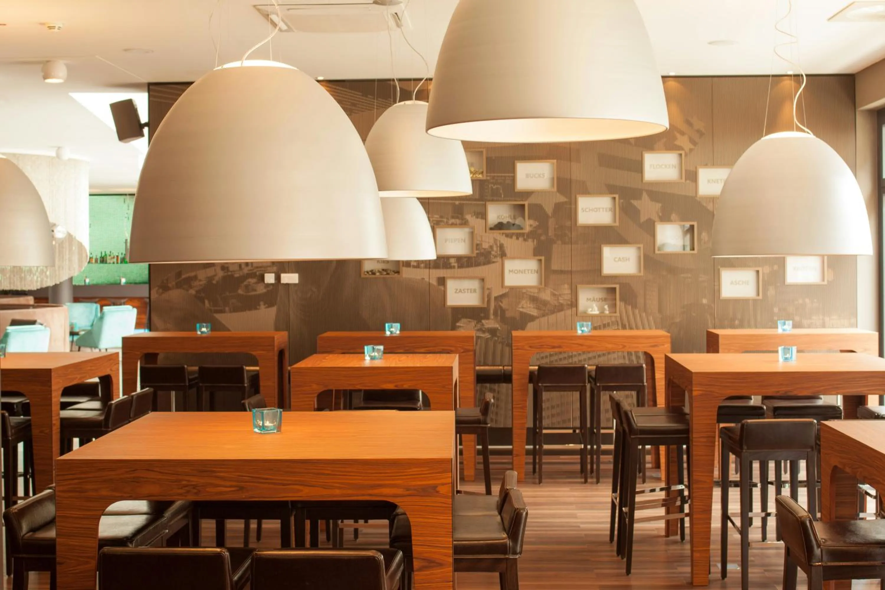 Lounge or bar in Motel One Frankfurt Messe