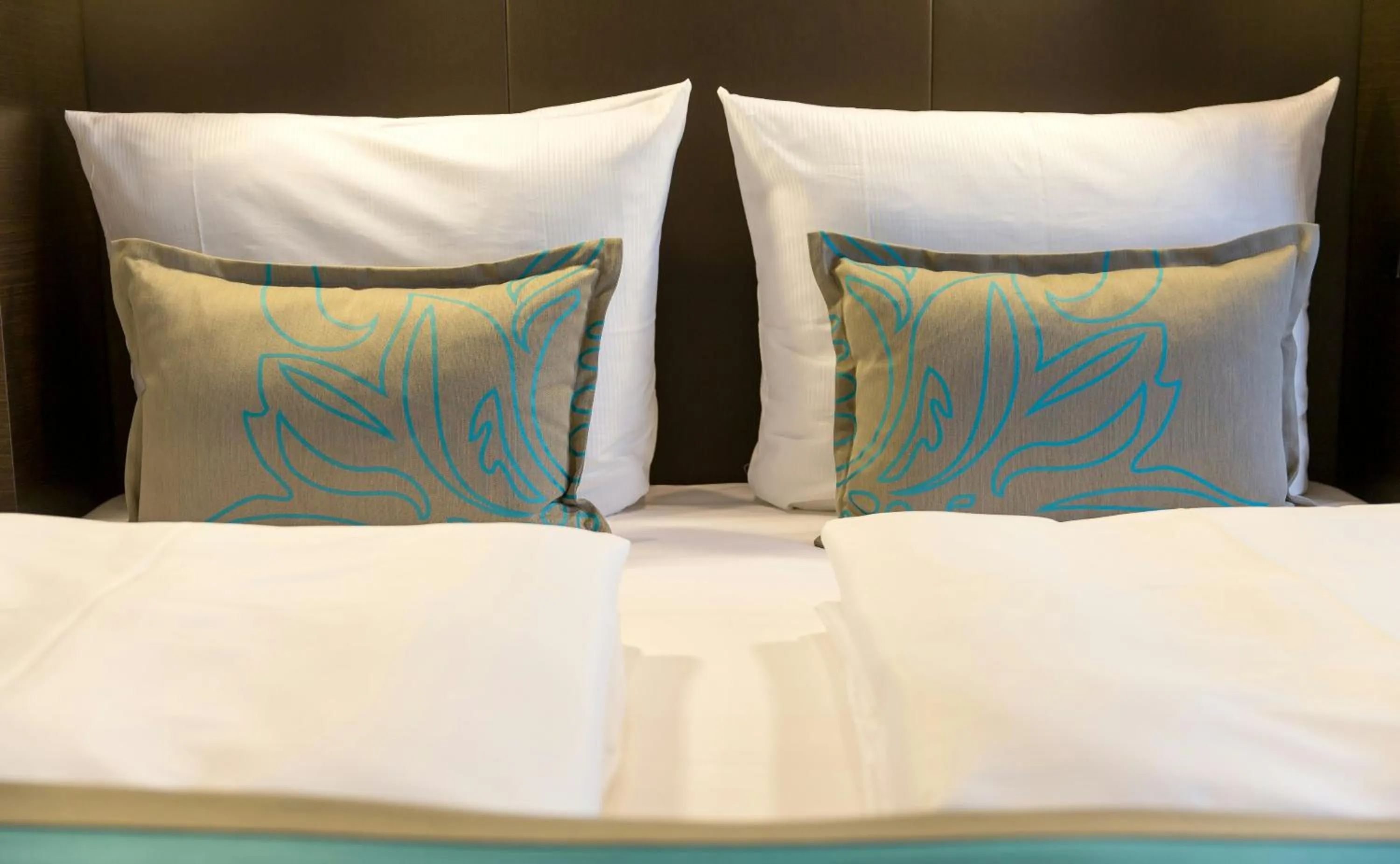 Photo of the whole room, Bed in Motel One Frankfurt Messe