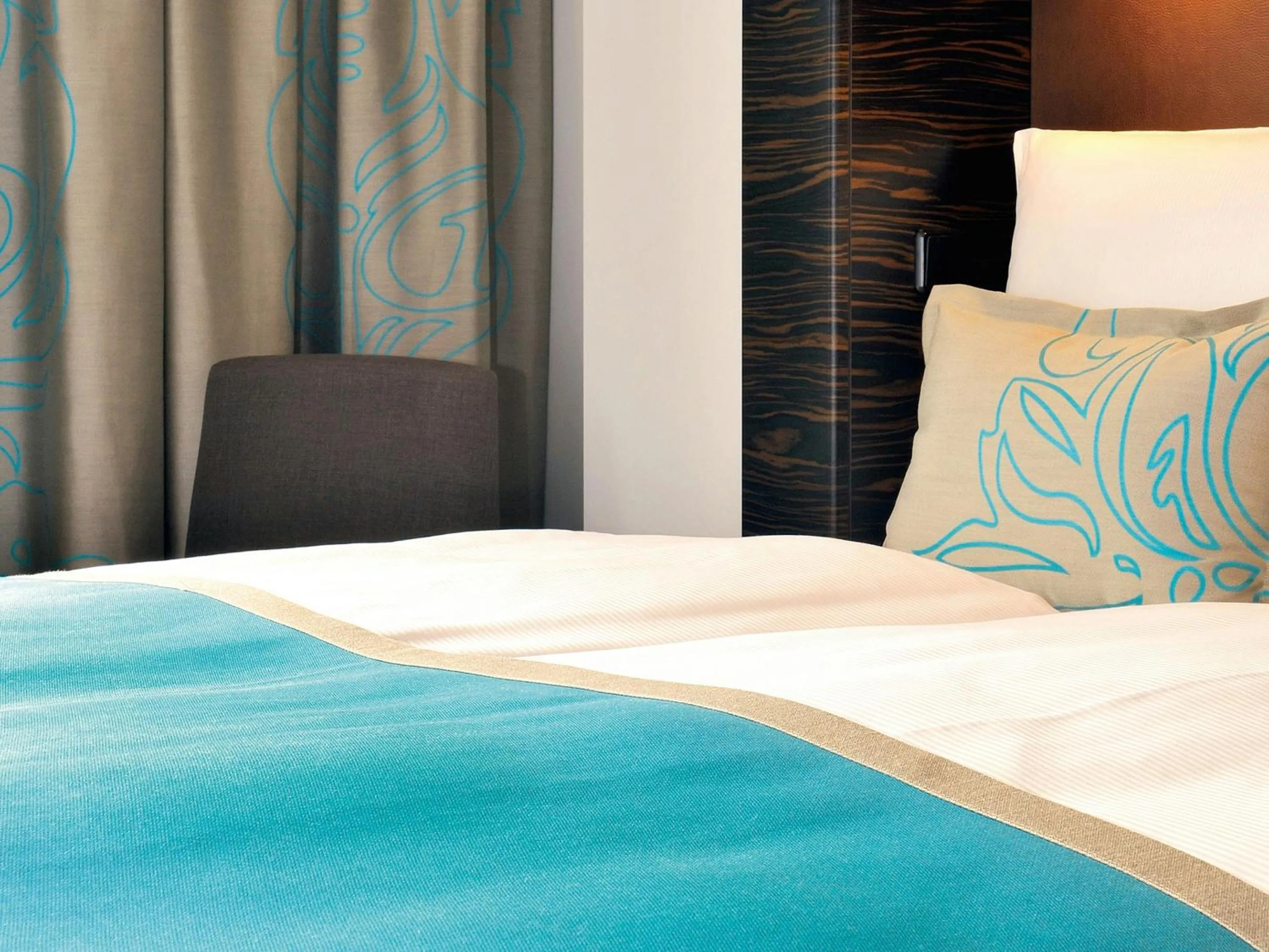 Photo of the whole room, Bed in Motel One Frankfurt Messe