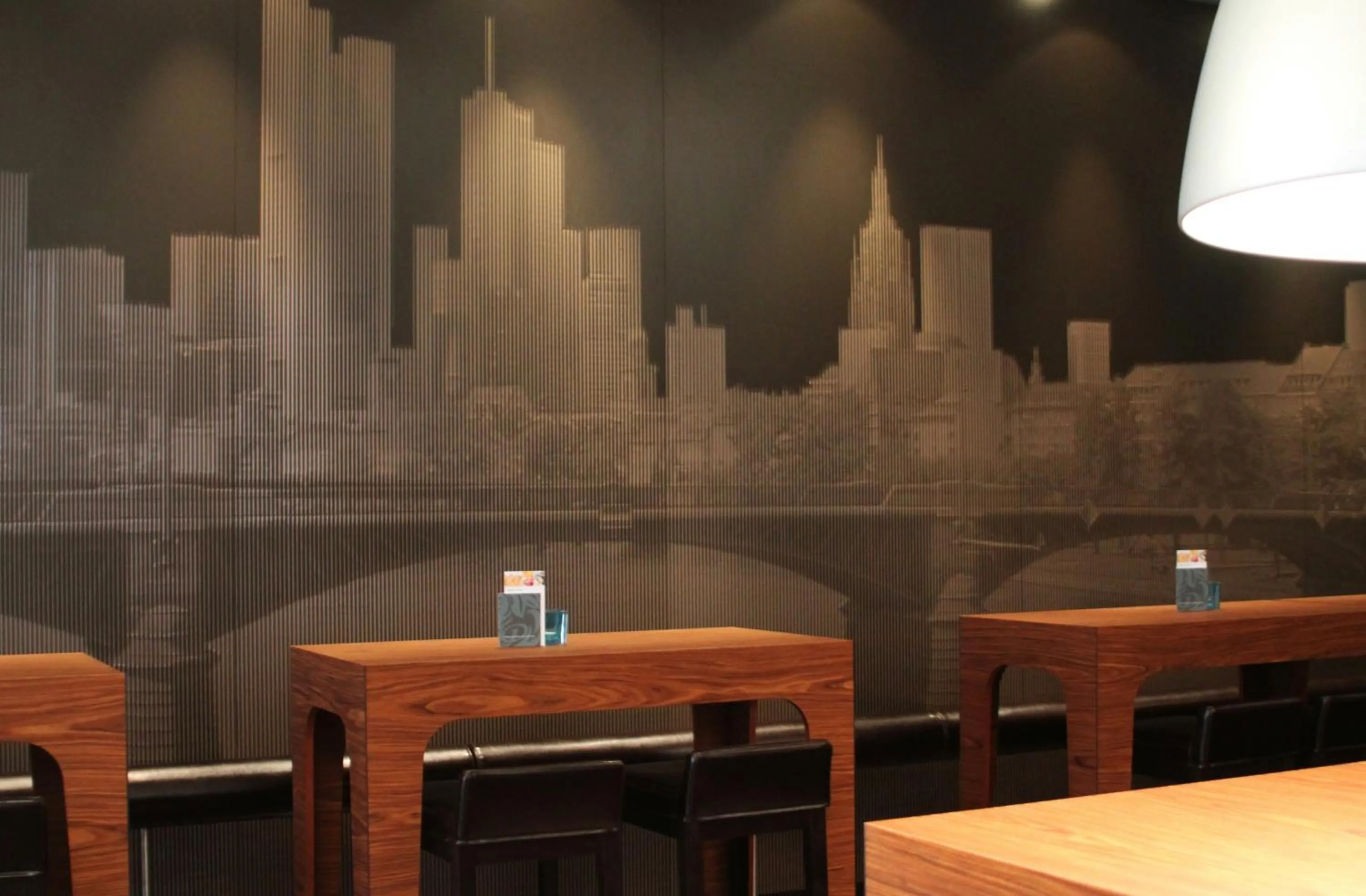 Lounge or bar in Motel One Frankfurt Messe