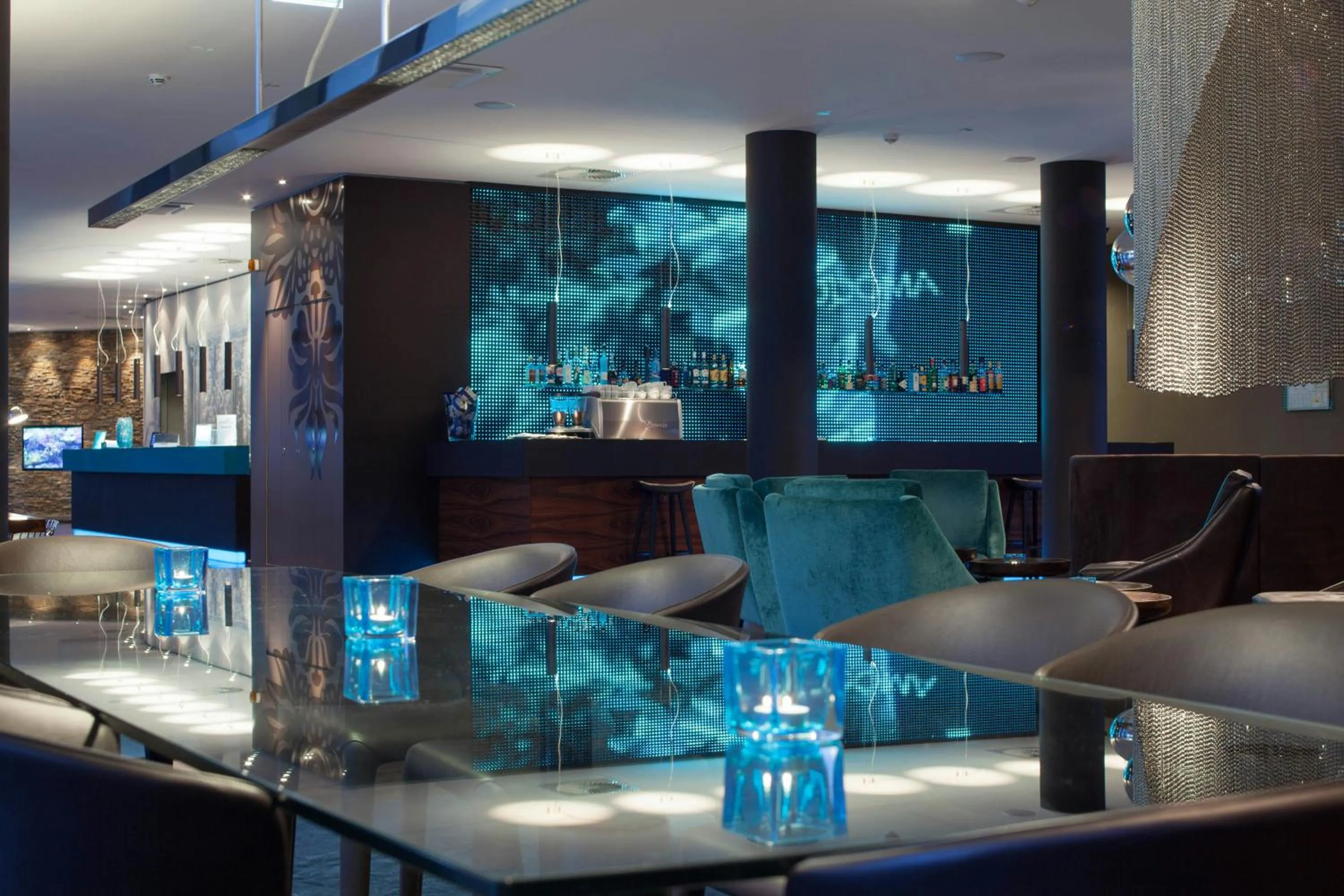 Lounge or bar in Motel One Frankfurt Messe