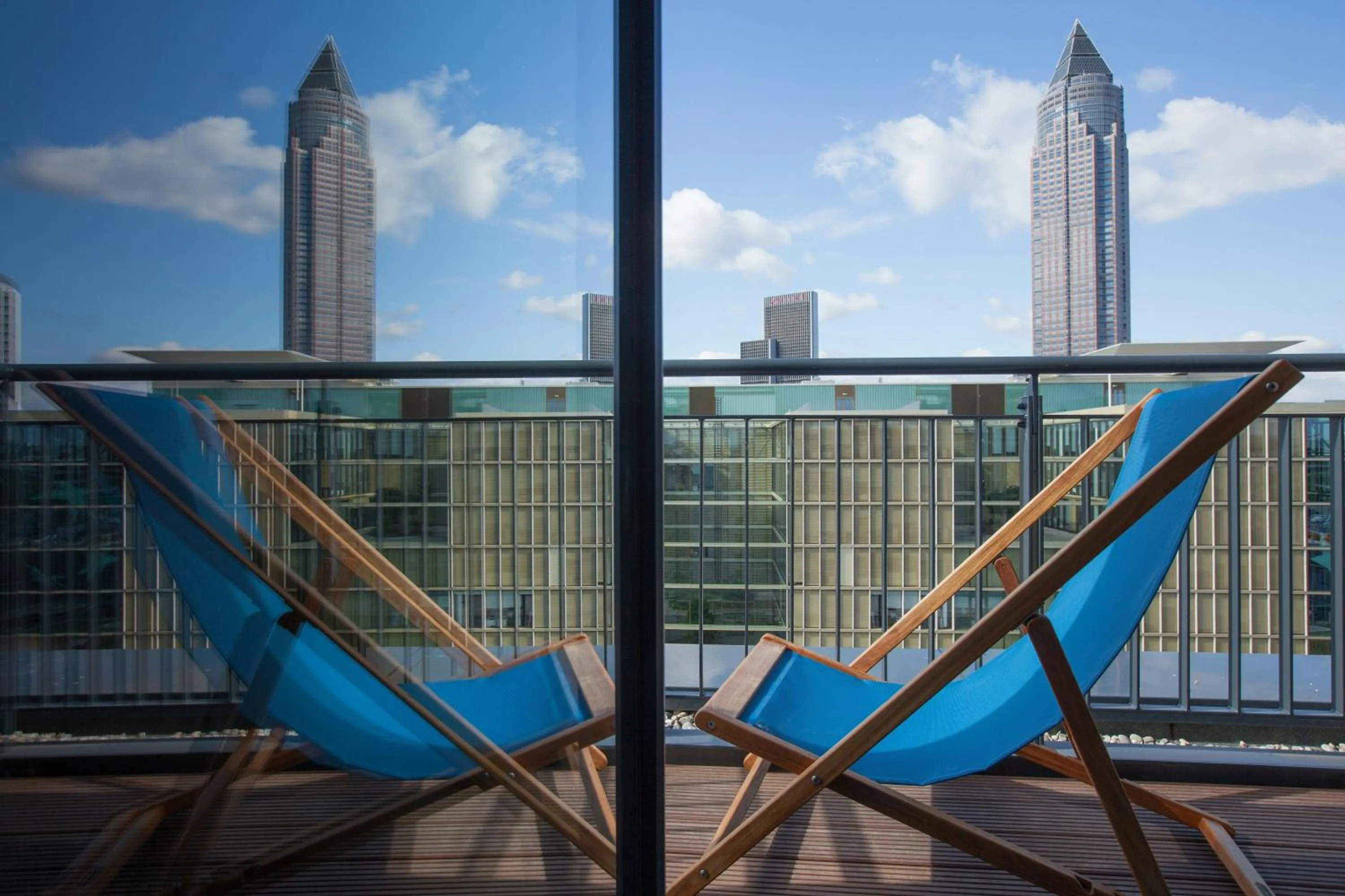 Photo of the whole room in Motel One Frankfurt Messe