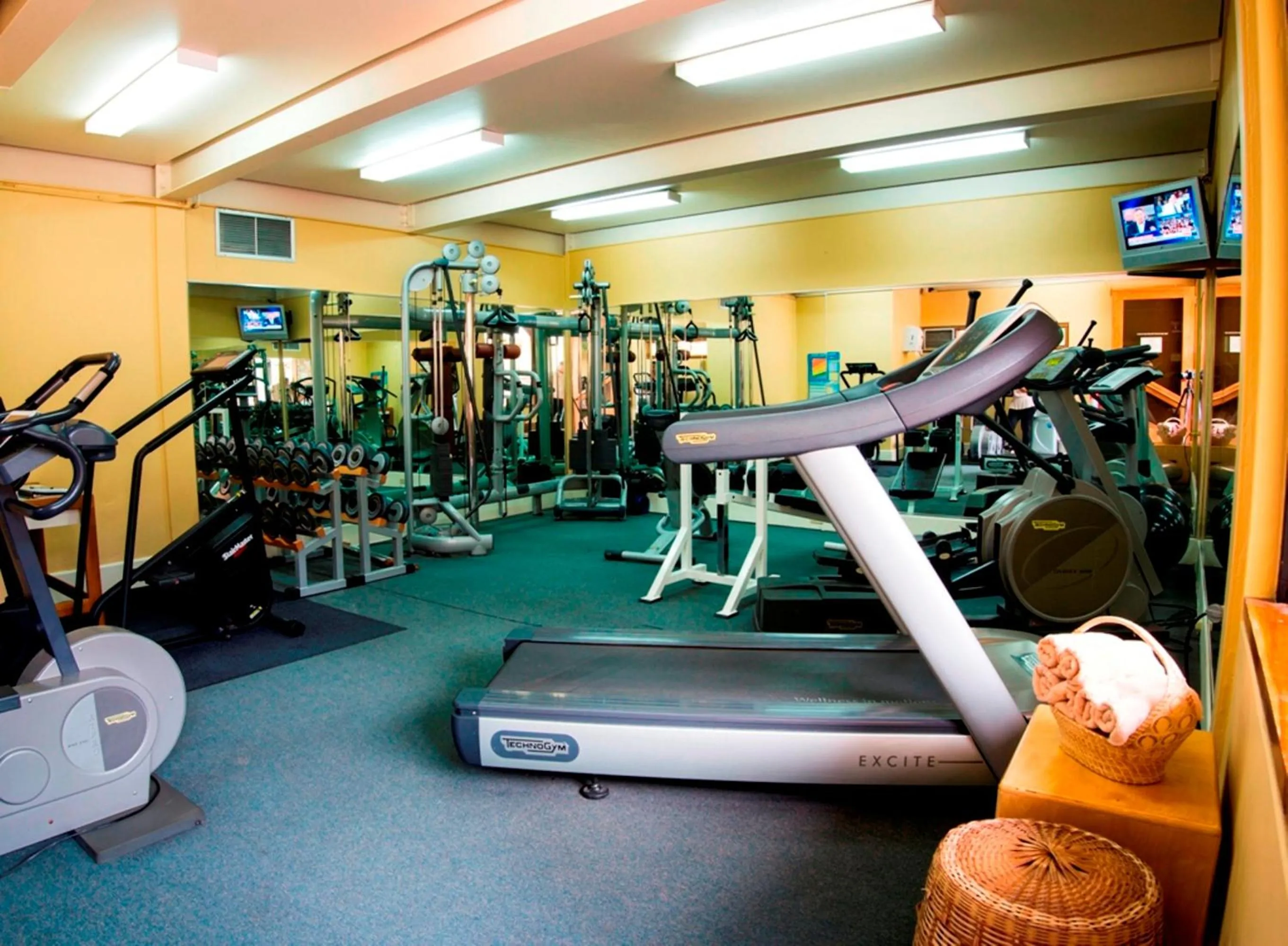 Fitness centre/facilities in Kapok Hotel