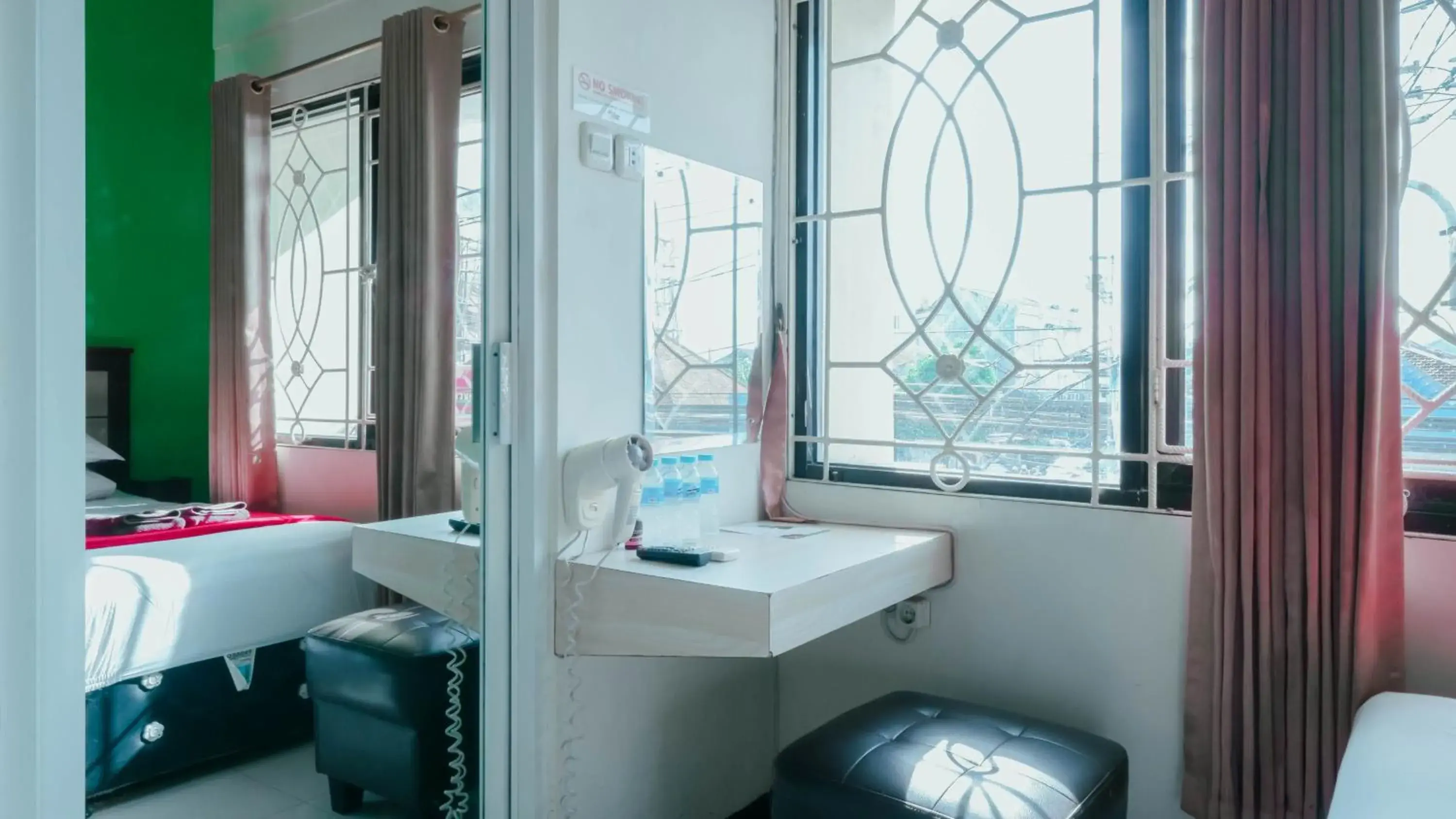 Bathroom in Cabin Hotel Sutomo