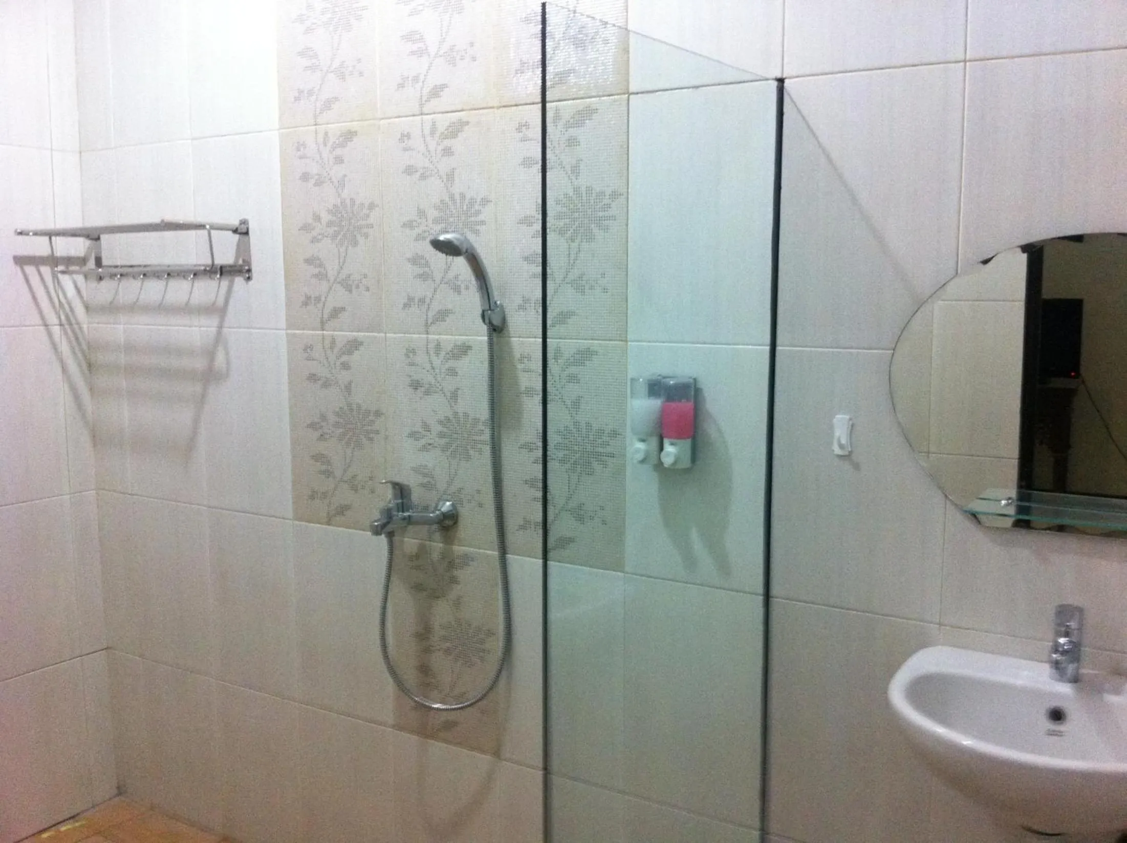 Bathroom in Cabin Hotel Sutomo