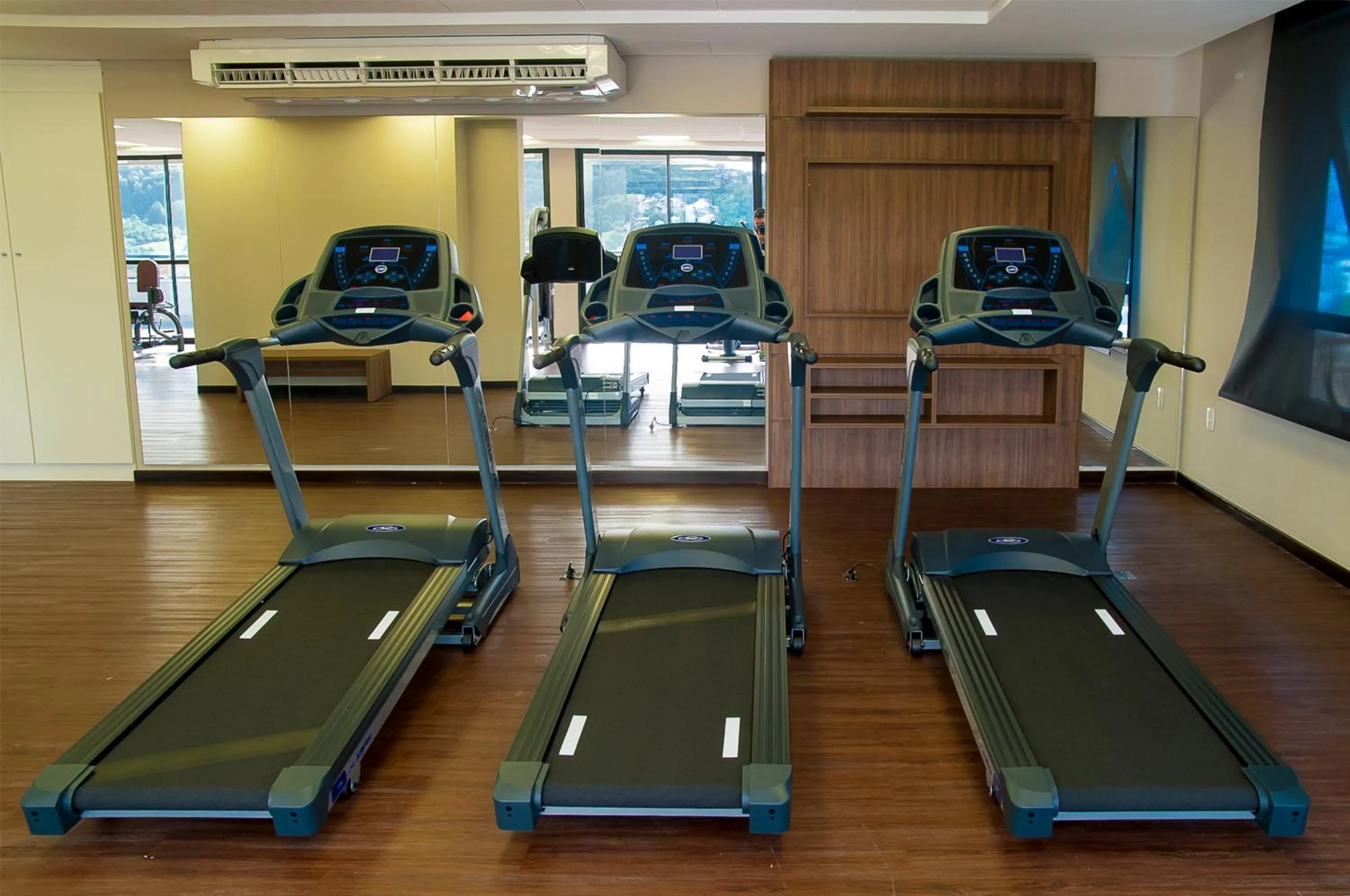 Fitness centre/facilities in Kennedy Executive Hotel