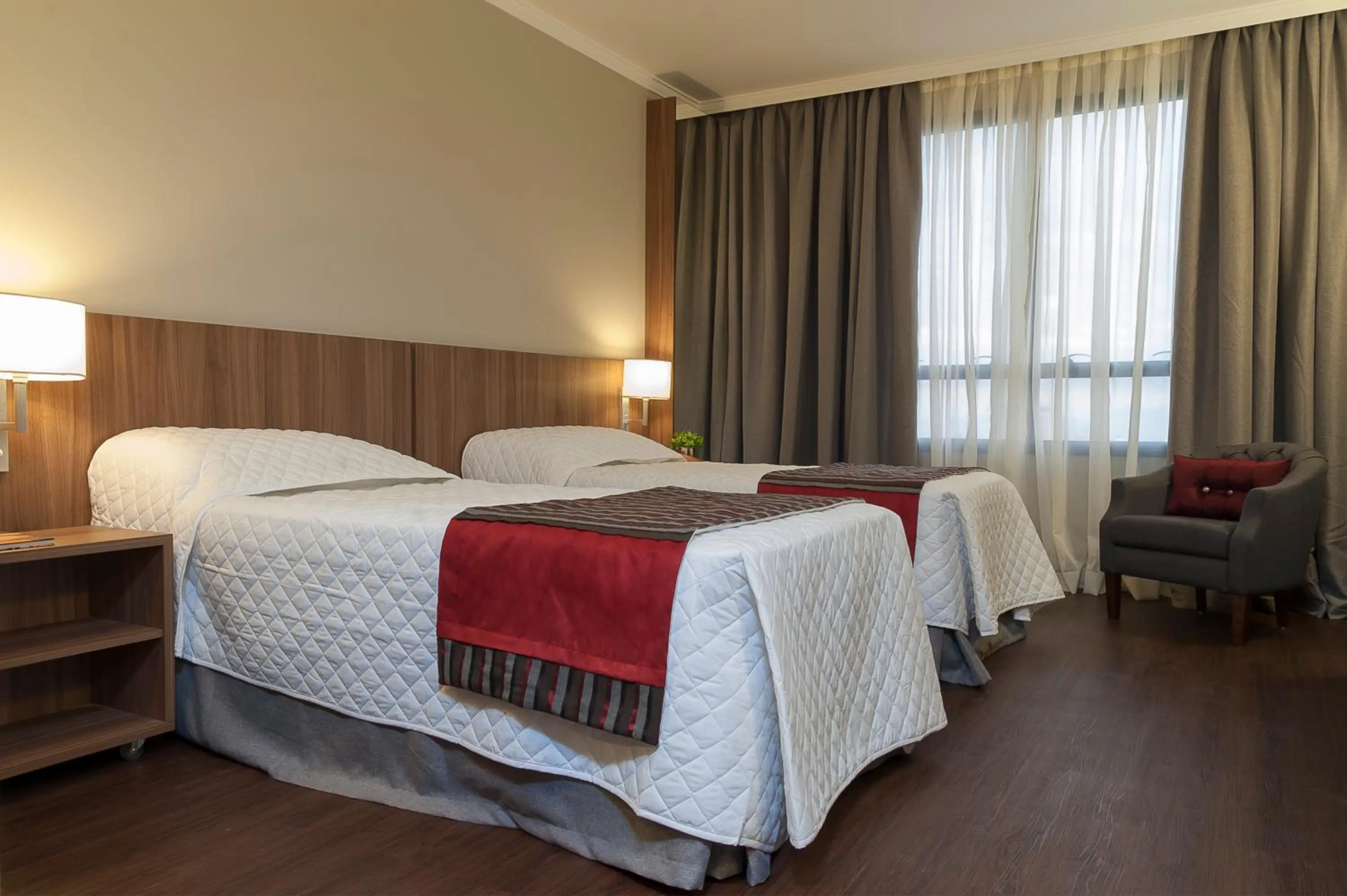 Photo of the whole room, Bed in Kennedy Executive Hotel