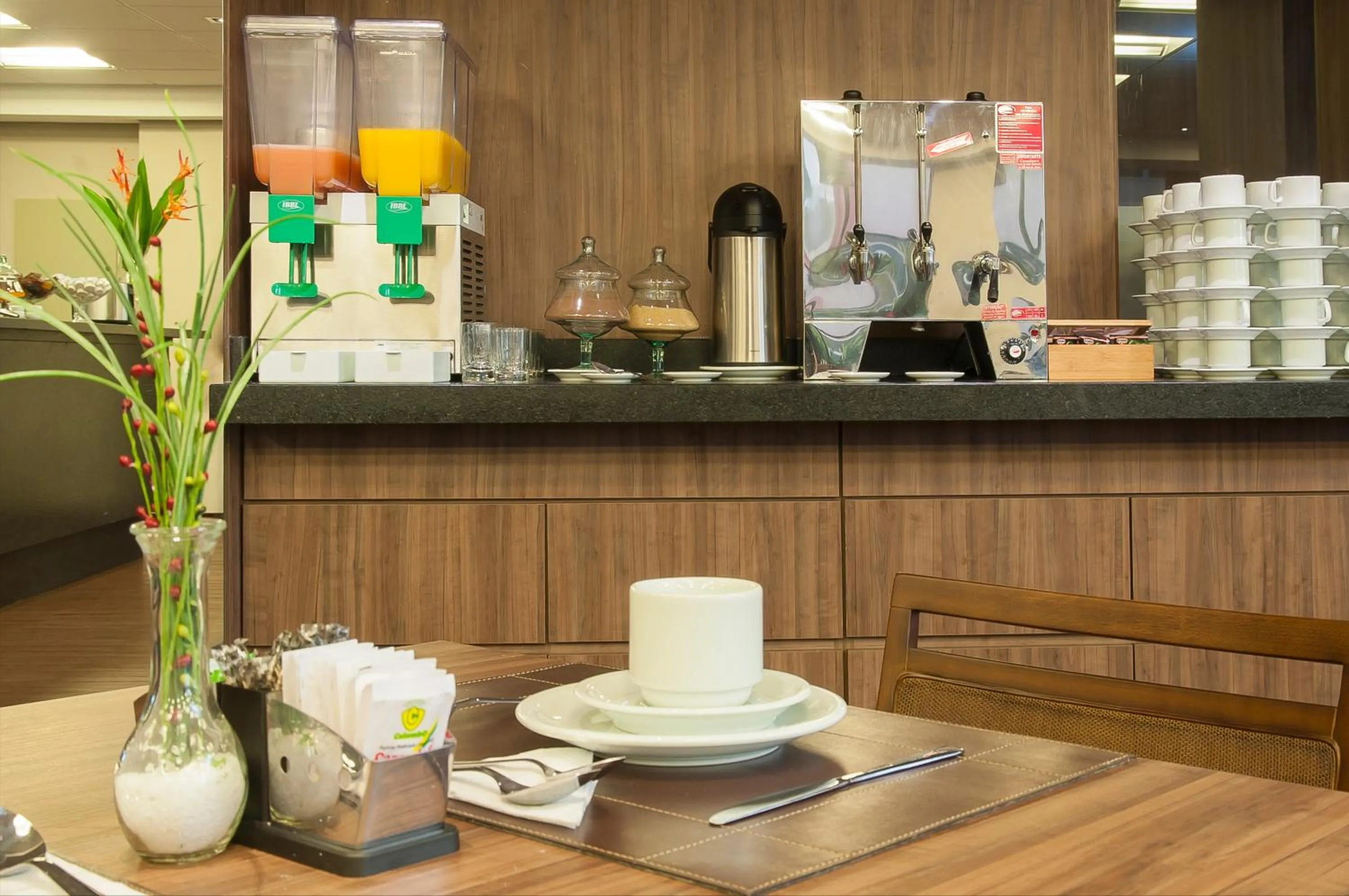 Restaurant/places to eat in Kennedy Executive Hotel