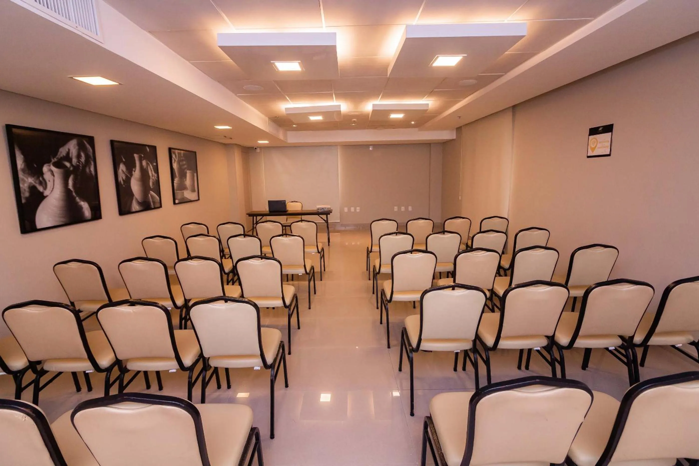 Meeting/conference room in Kennedy Executive Hotel