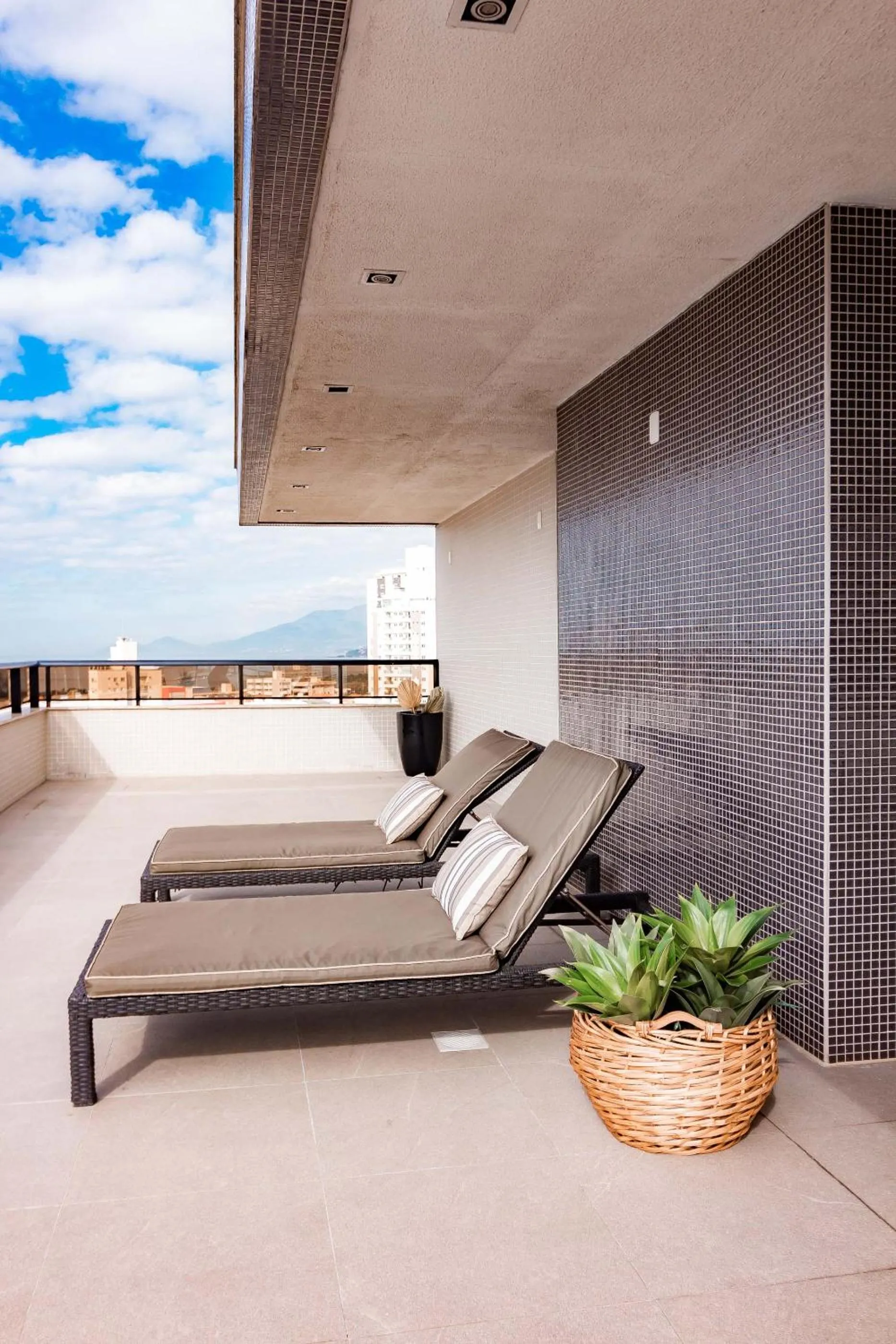 Patio in Kennedy Executive Hotel