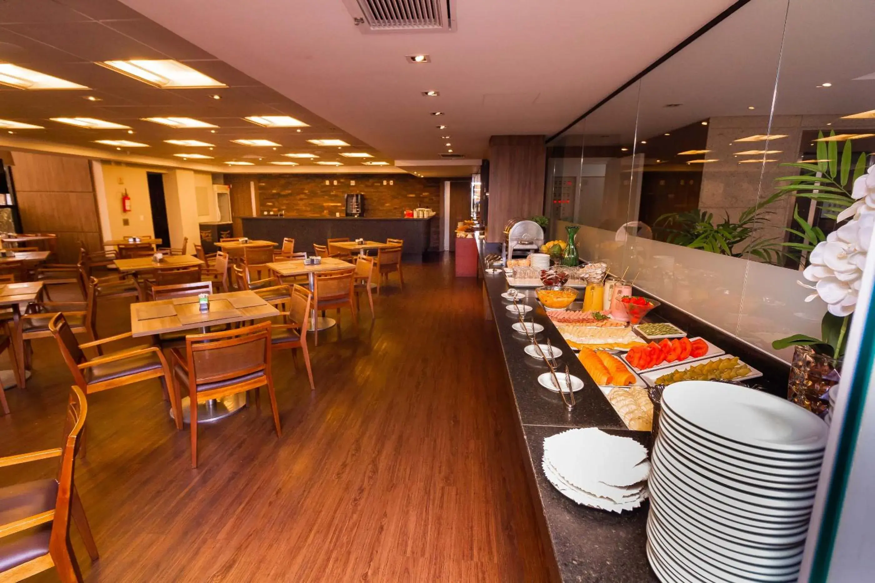 Restaurant/places to eat in Kennedy Executive Hotel Restaurant/places to eat in Kennedy Executive Hotel